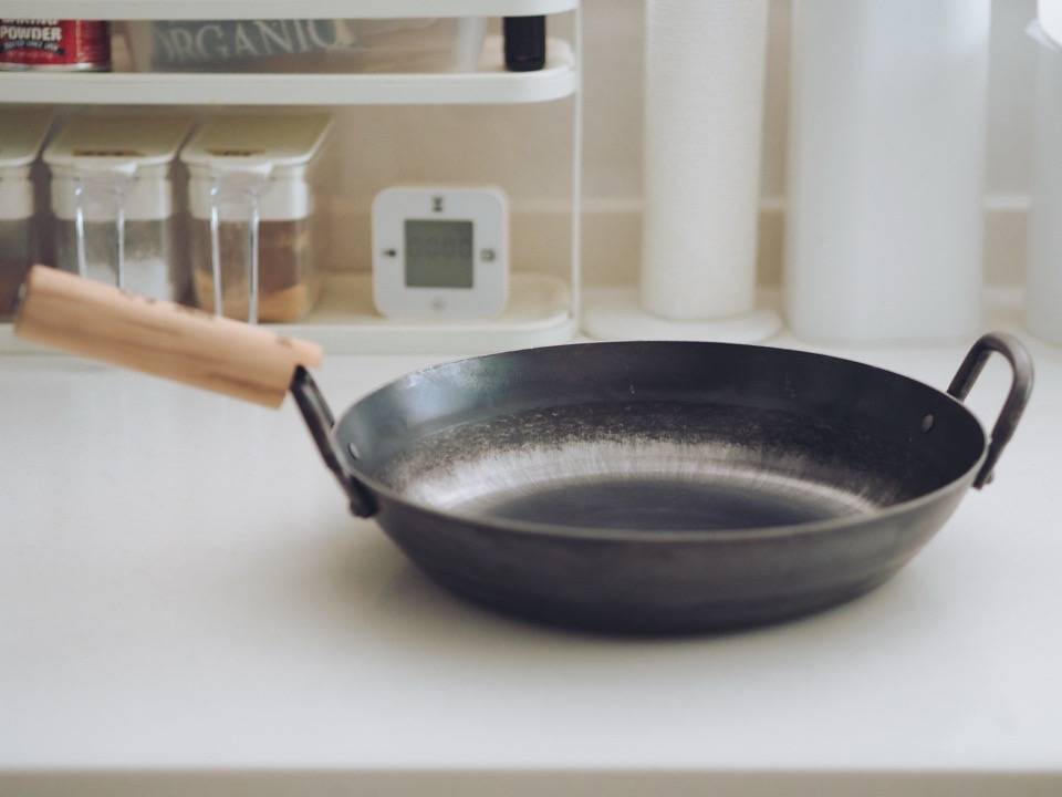 照宝のフライパンを横から見た様子