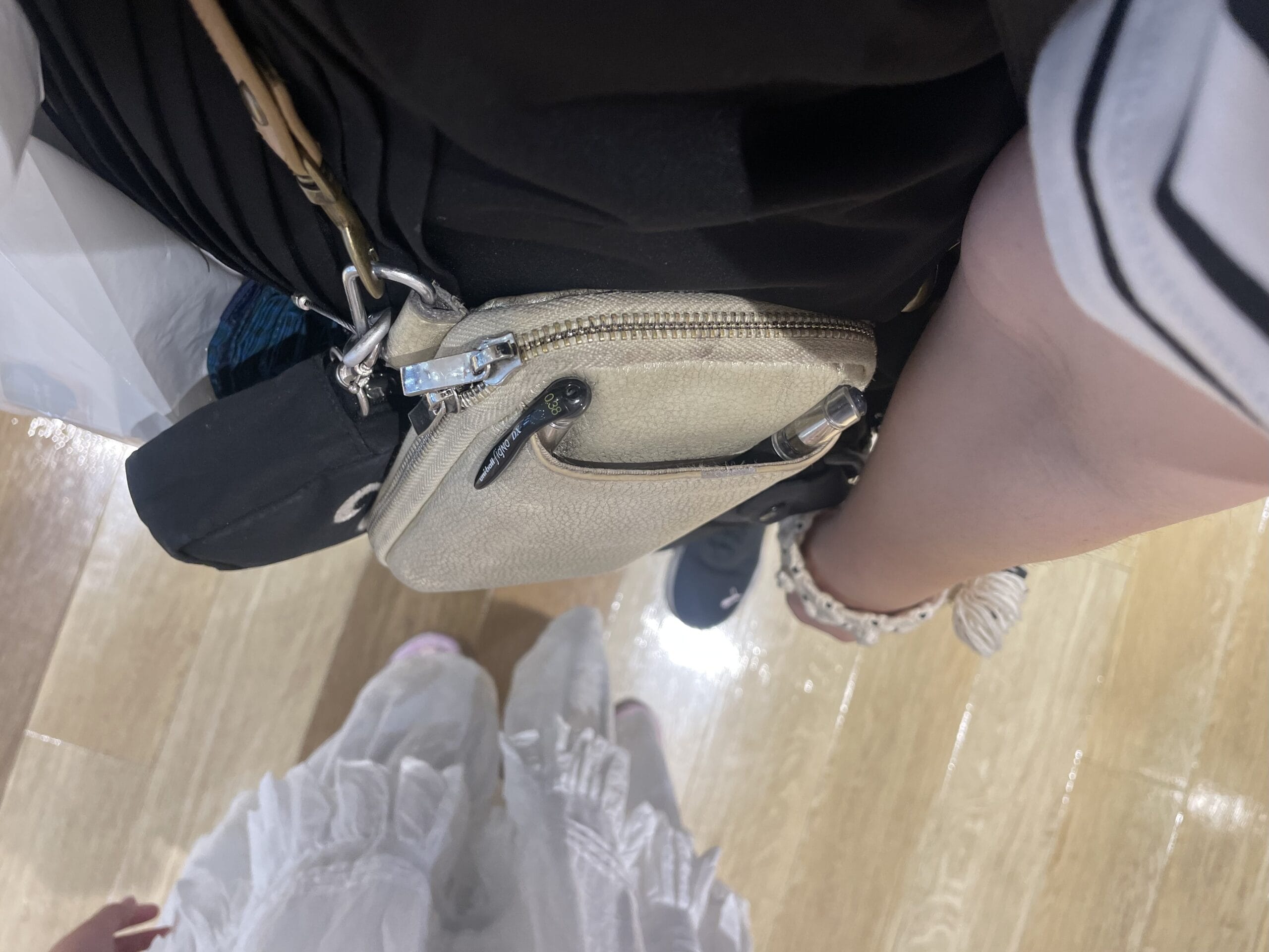 40代女性の2025年9月中旬コーデ、足元写真【その1】