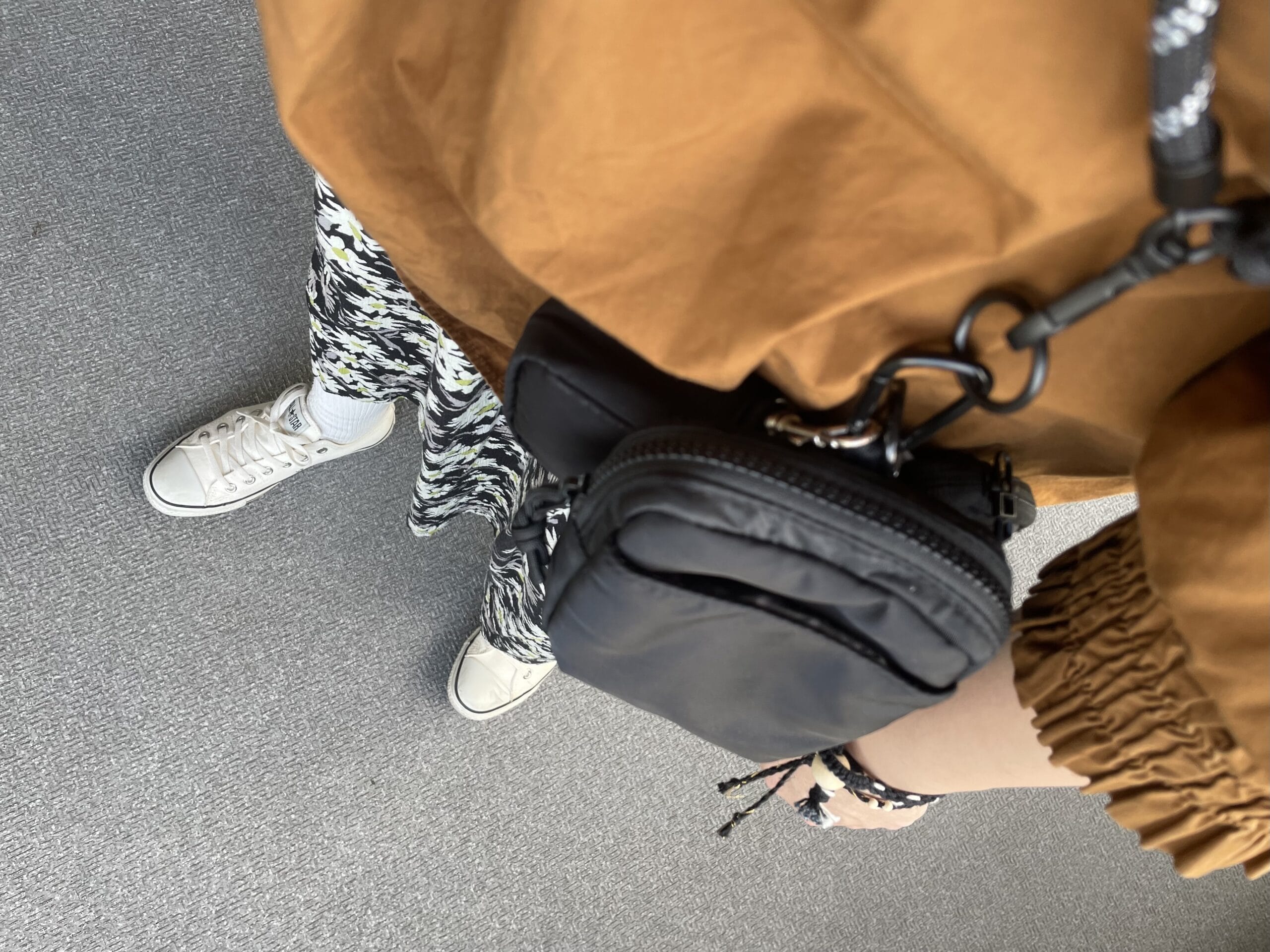 40代女性の2025年9月中旬コーデ、足元写真【その