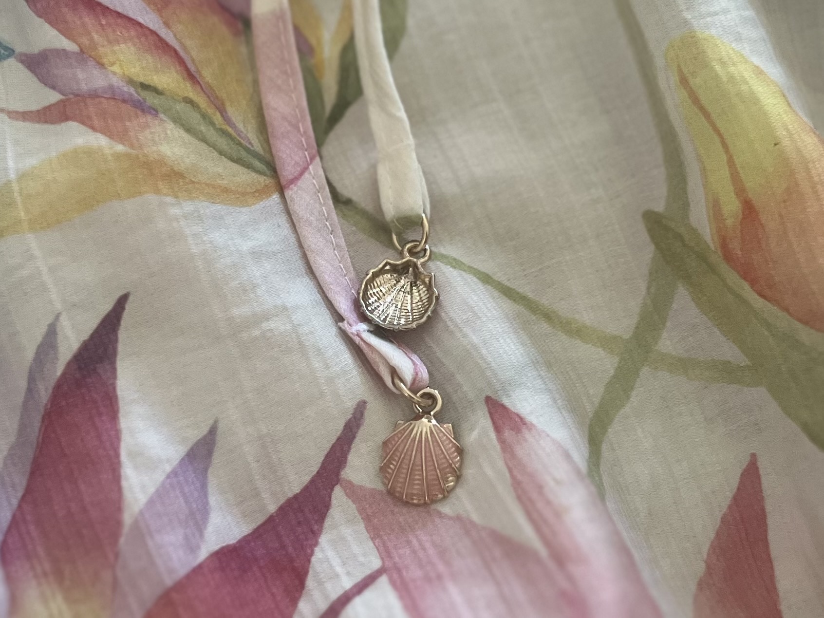 【H＆M】【H&M】残暑に映えるリボン付きチュニックドレス「Tie-detail tunic dress」TB icoco