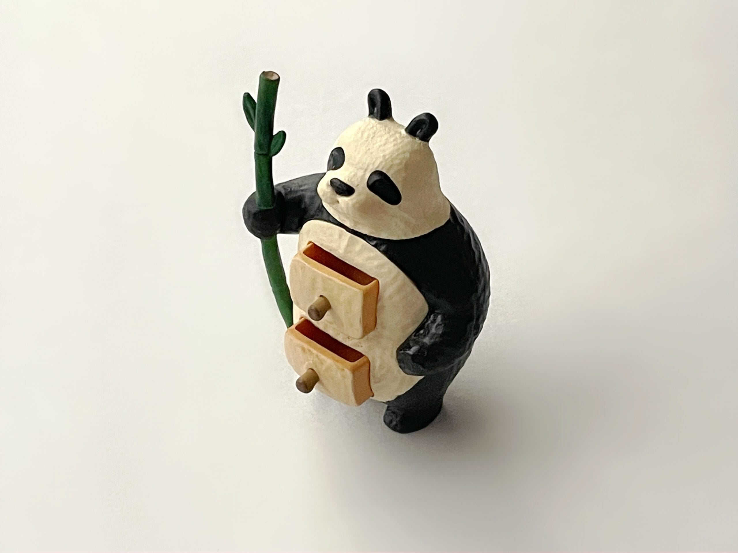 KIYATAガチャのパンダアクセサリーボックス。ちゃんと引き出しが引き出せる。