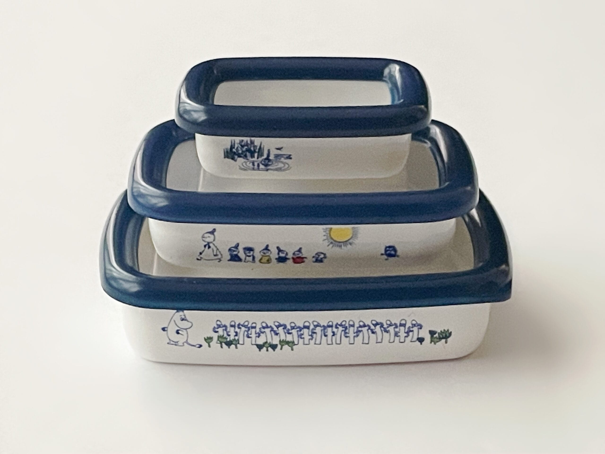 富士ホーロー×ムーミンのコラボのカプセルトイ。浅型角容器セット。