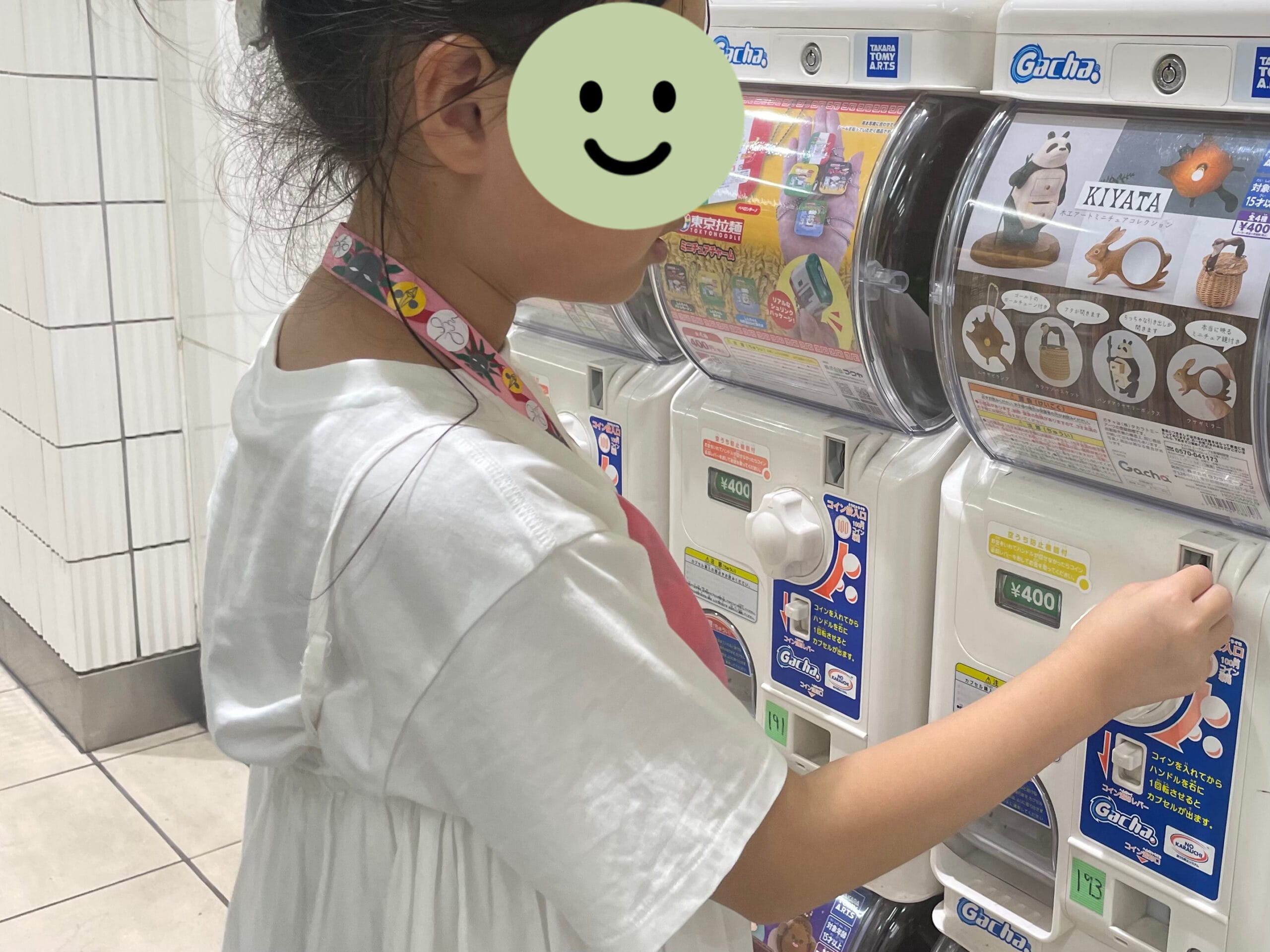 KIYATAのガチャを回す前のお金を投入シーン