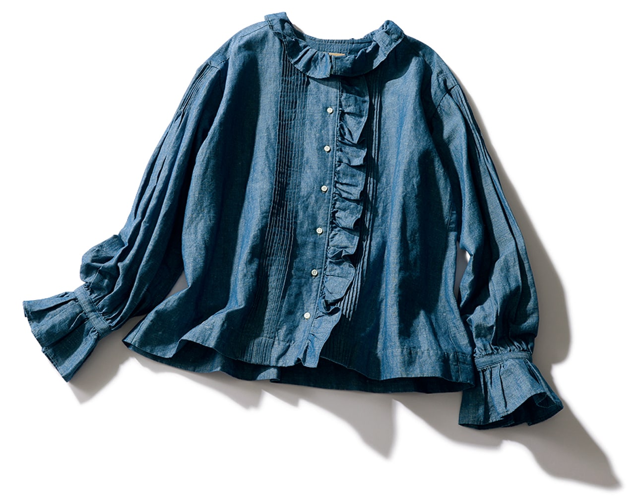 蛯原友里着用　デパリエ　フリル　ブラウス　ブラック フリル衿ブラウス5選】ブラックデニム＆サロペット＋かごバッグ