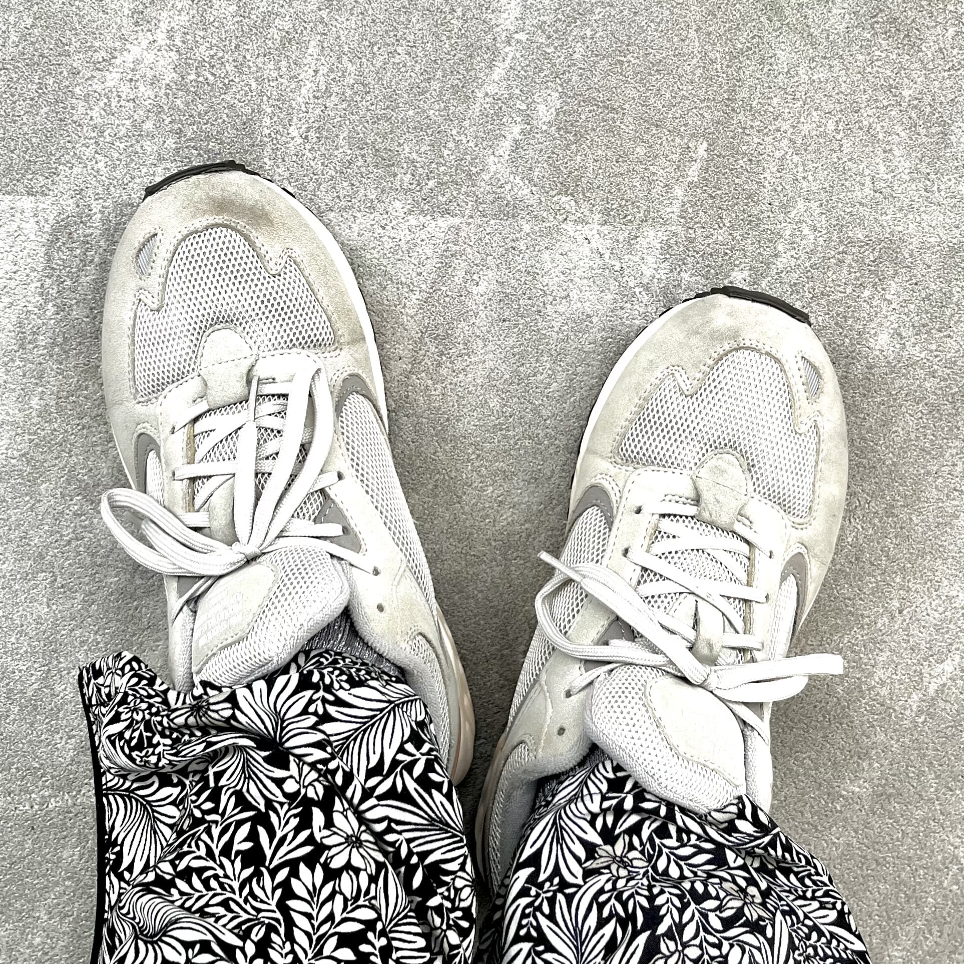 靴　スニーカー