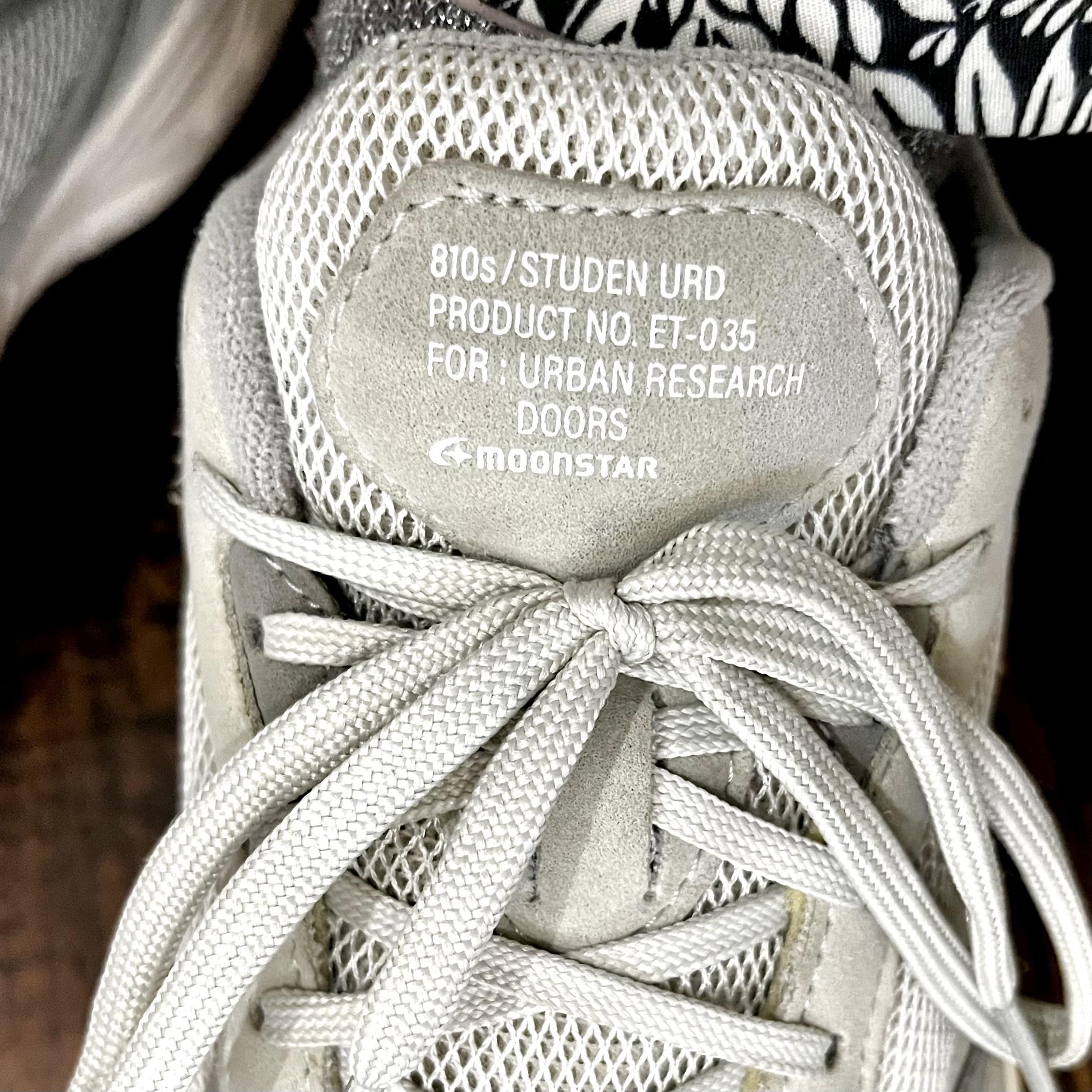 靴　スニーカー