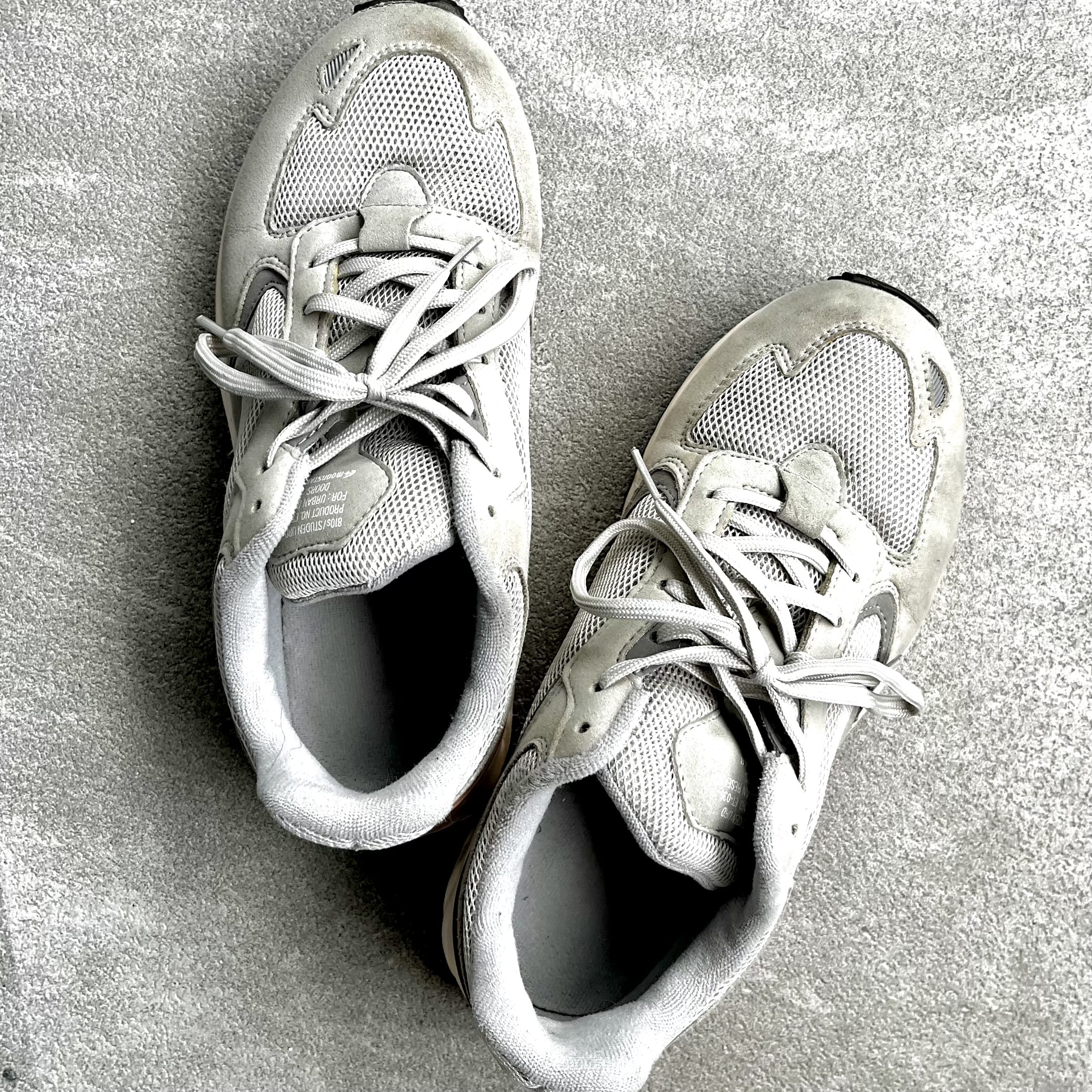 靴　スニーカー