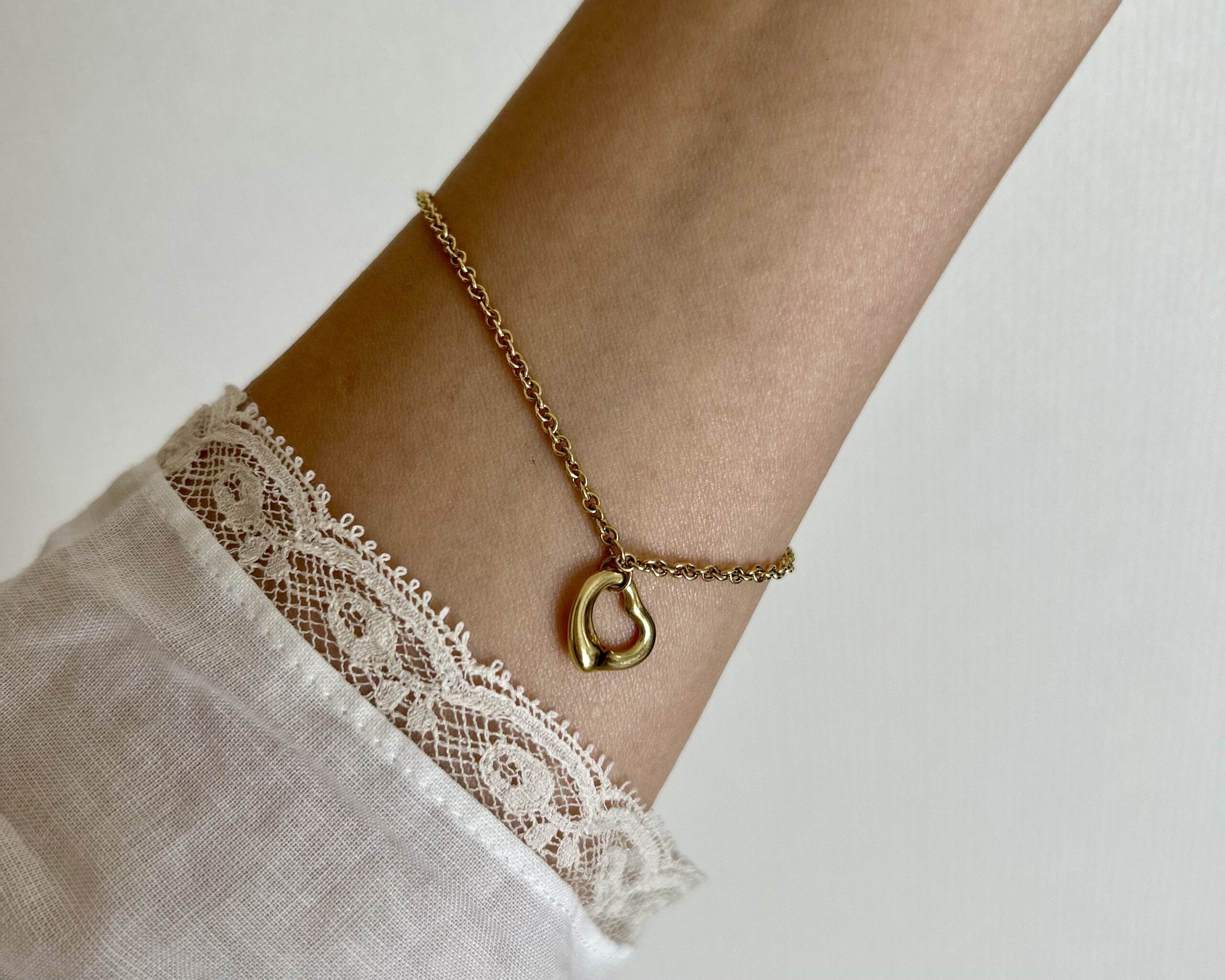 ティファニーのオープンハートブレスレット着画