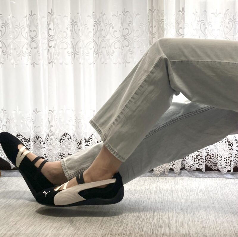 わたし、スニーカー持っていないんです」 | LEE