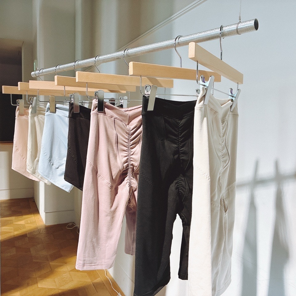 シックスパッドイベントでの新商品が並ぶブース