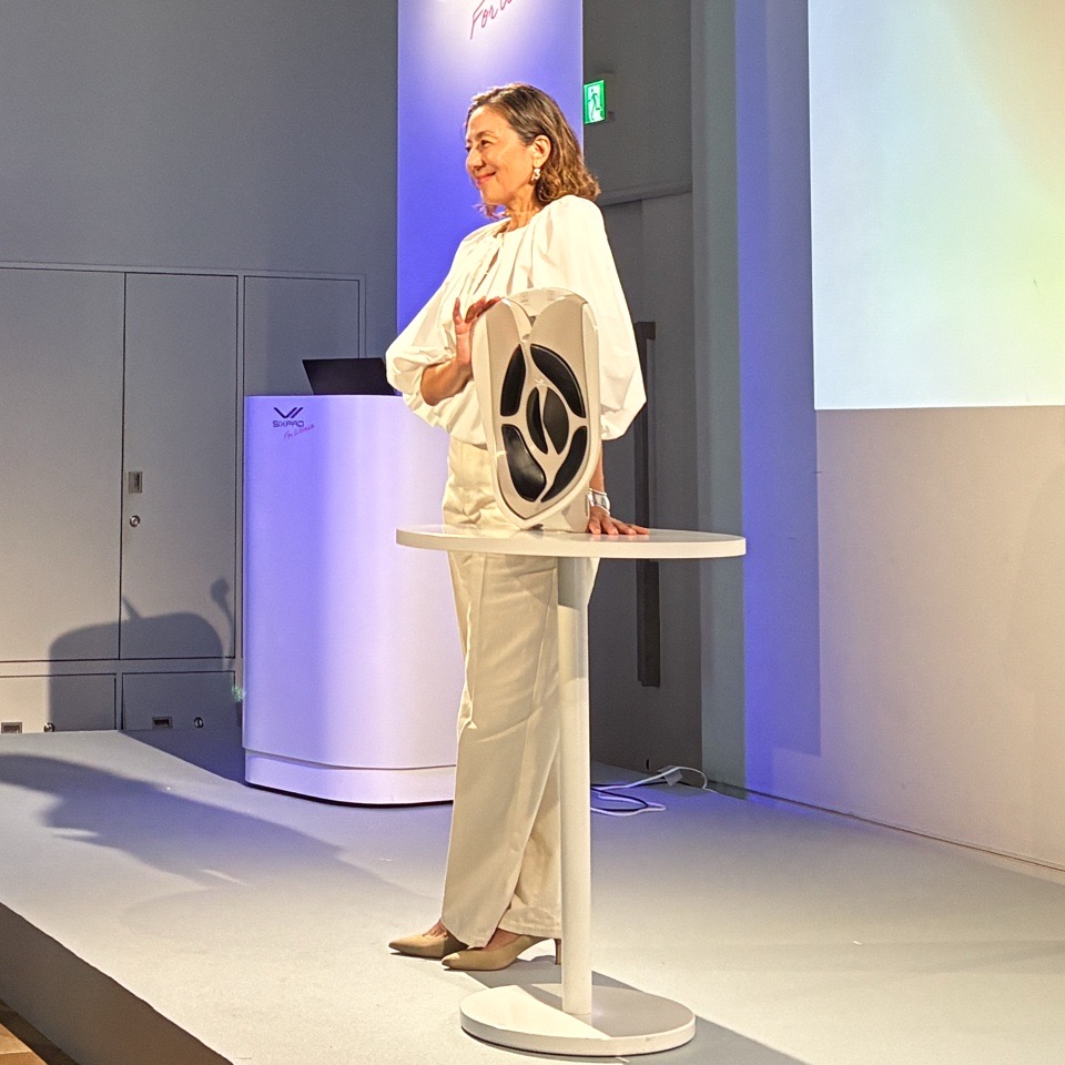 タレントのRICACOさんとシックスパッドの製品