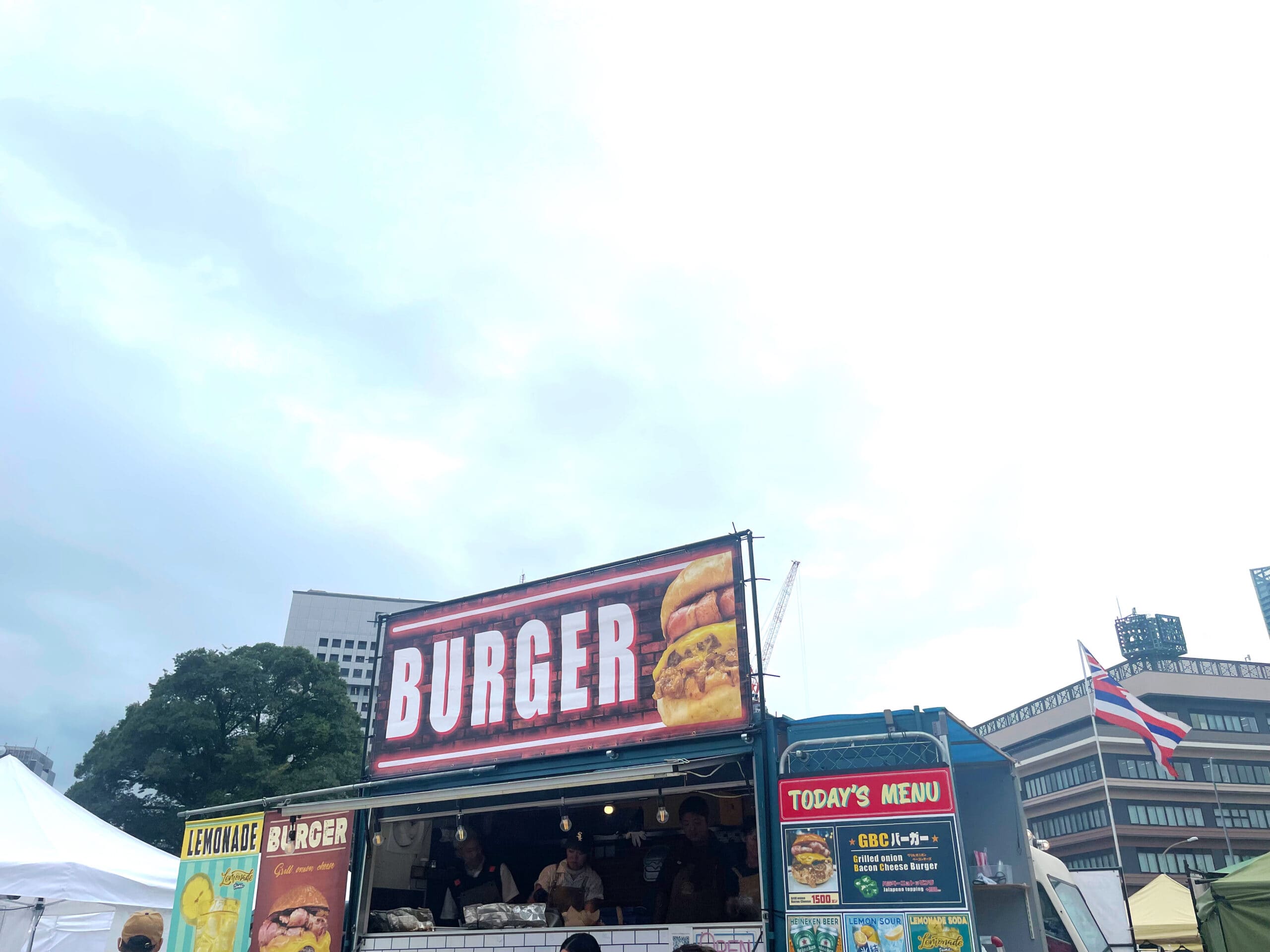 ハンバーガーフェス2025での「Hi！DINER」キッチンカーの写真【その1】