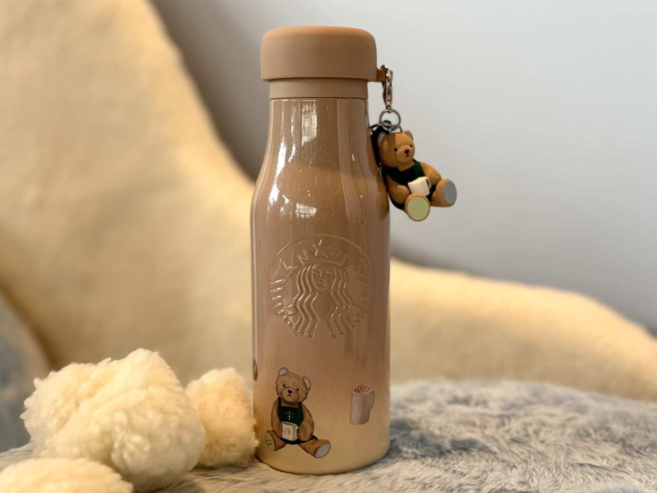 スタバ、ジェラピケコラボ「gelato pique リッドカバーベアチャーム付きステンレスボトル ミントグリーン/モカベージュ/ソフトピンク 473ml」各¥7,500