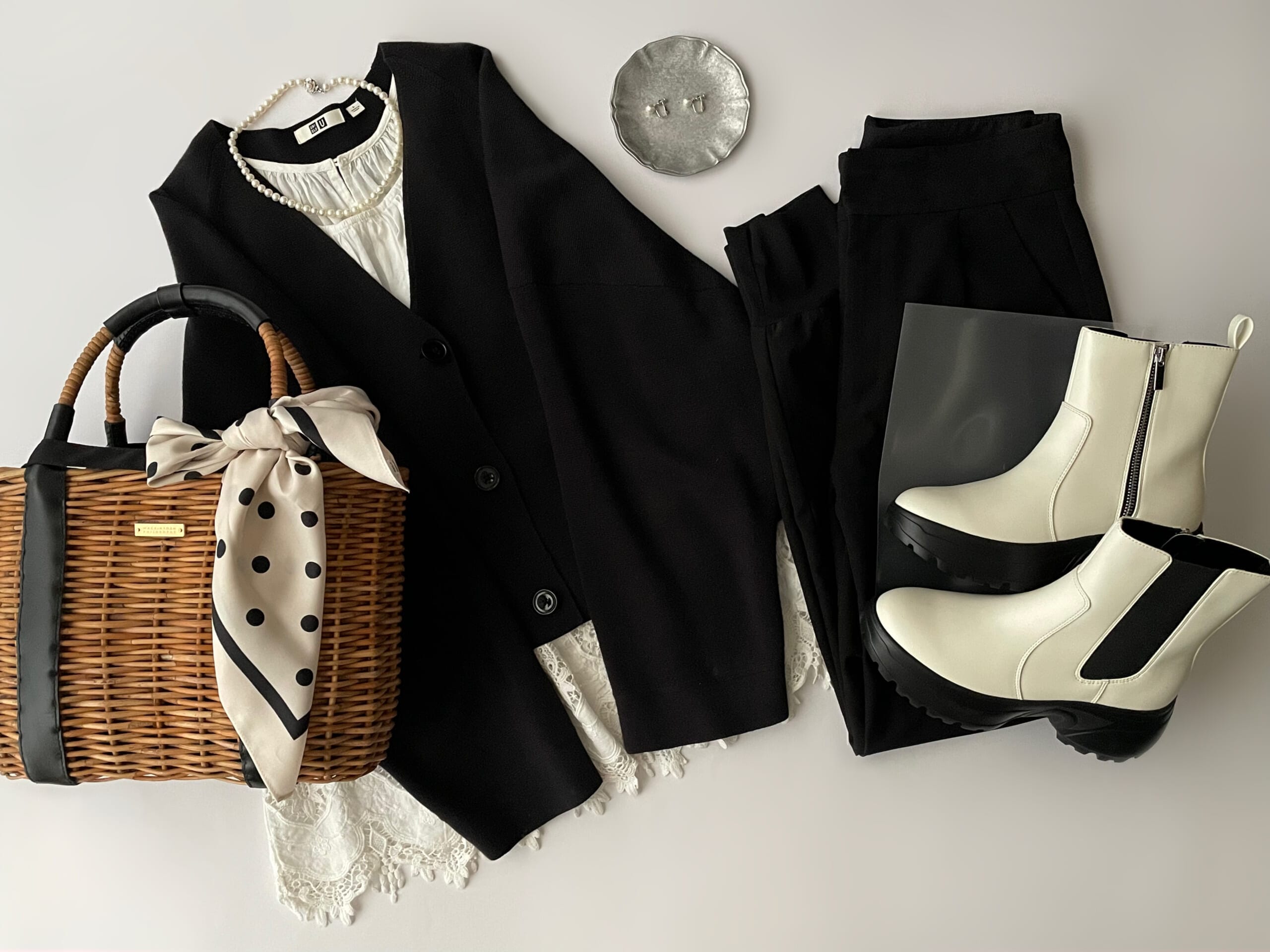 LEE×スタイリスト高橋美帆さん×ABCマートのコラボのサイドゴアショートブーツ(WHITE)を合わせたコーデ、フラットレイ画像【その4】