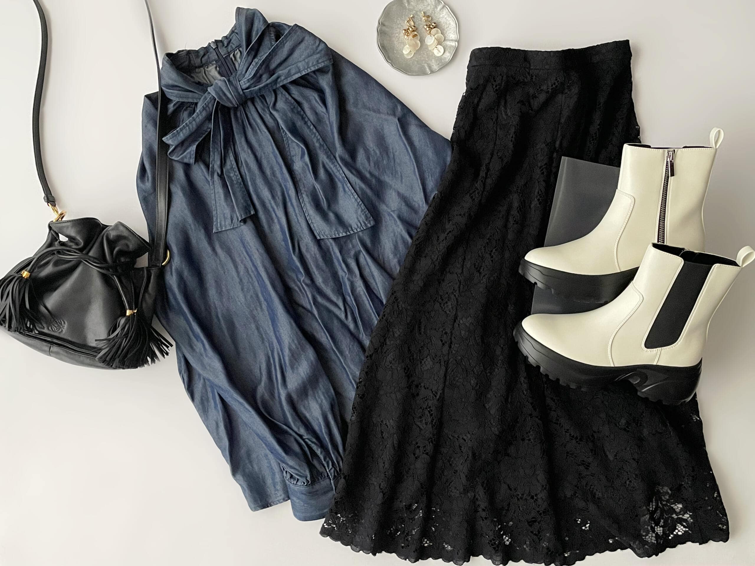 LEE×スタイリスト高橋美帆さん×ABCマートのコラボのサイドゴアショートブーツ(WHITE)を合わせたコーデ、フラットレイ画像【その2】