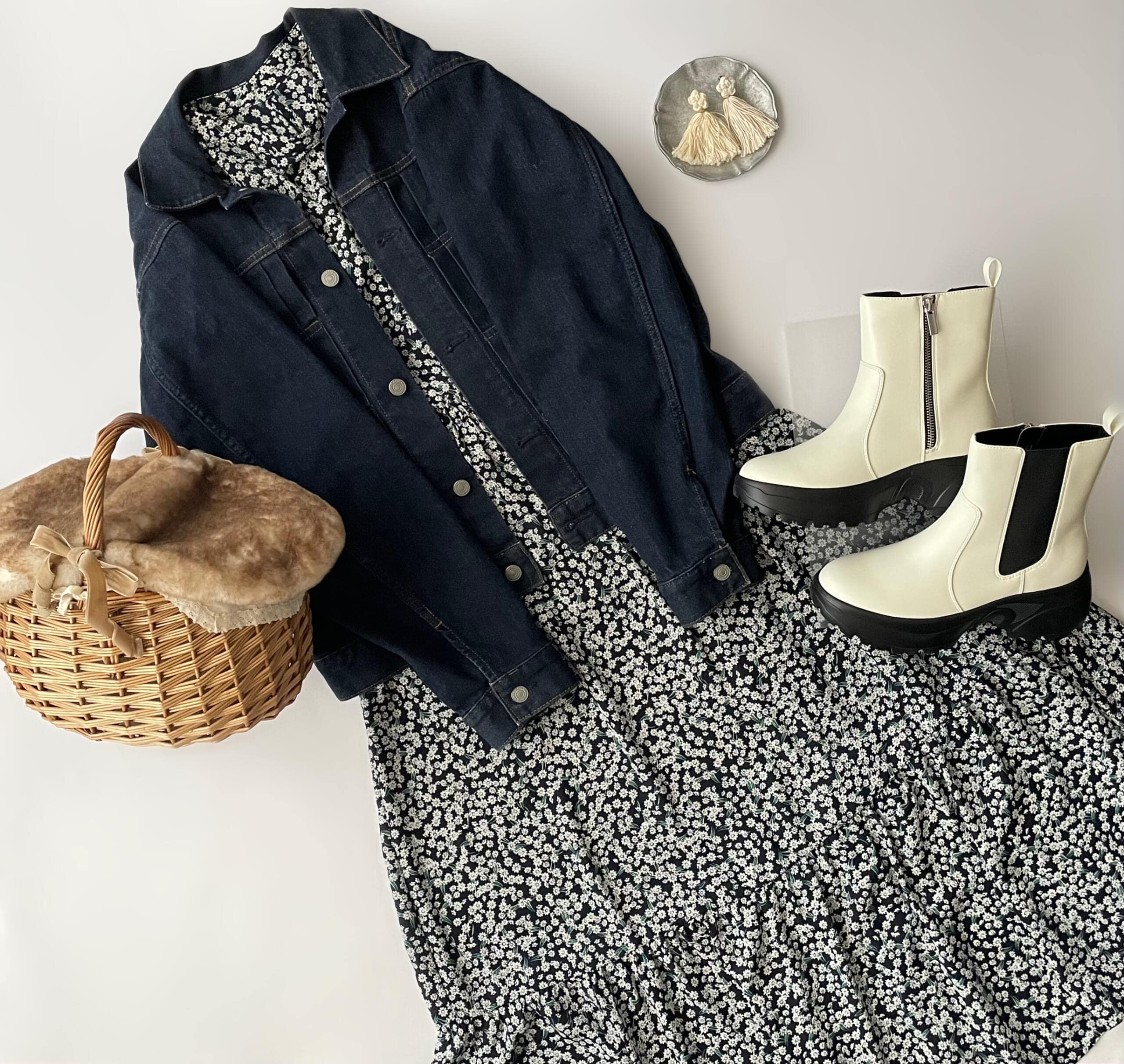 LEE×スタイリスト高橋美帆さん×ABCマートのコラボのサイドゴアショートブーツ(WHITE)を合わせたコーデ、フラットレイ画像【その5】