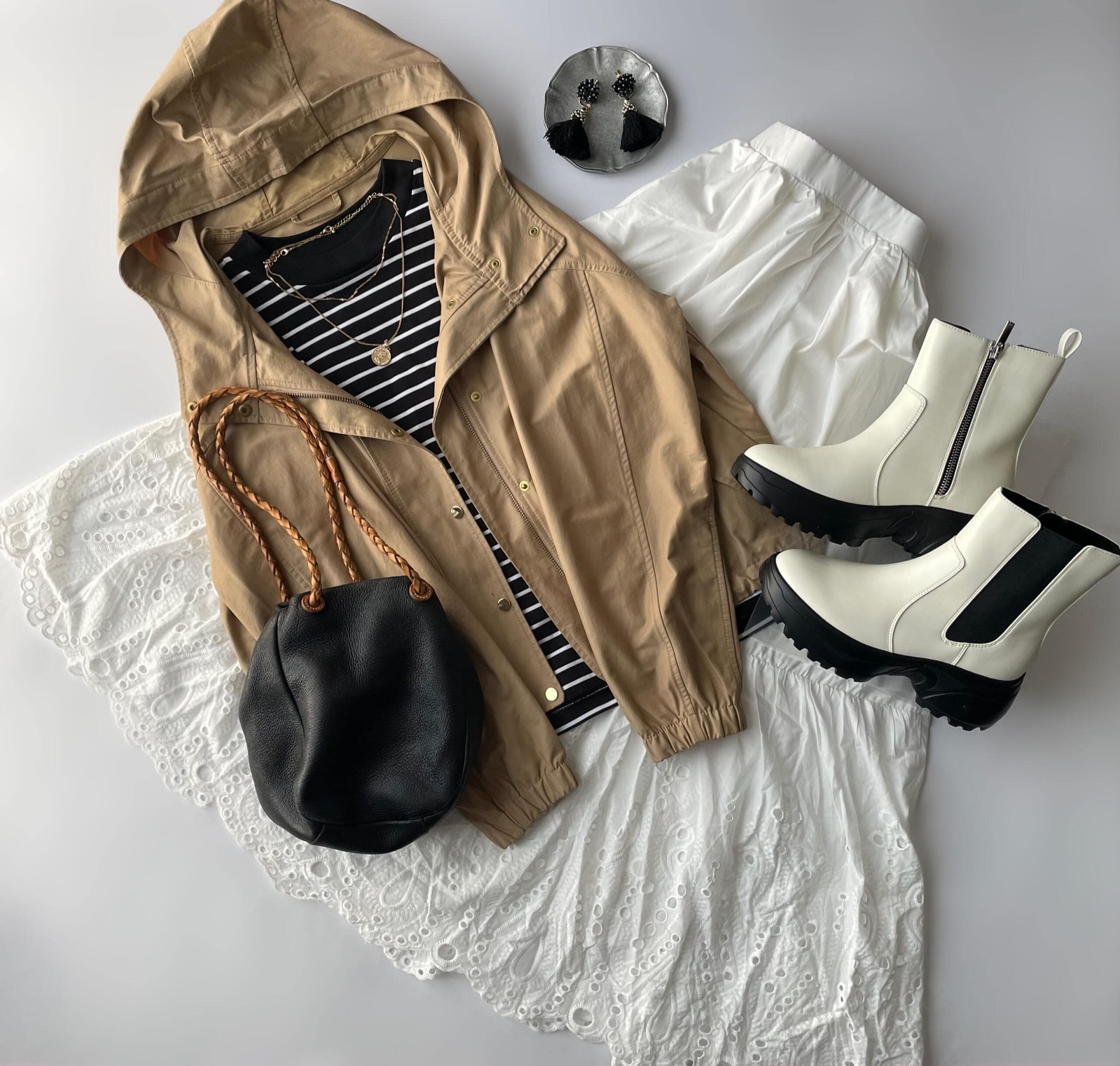 LEE×スタイリスト高橋美帆さん×ABCマートのコラボのサイドゴアショートブーツ(WHITE)を合わせたコーデ、フラットレイ画像【その1】