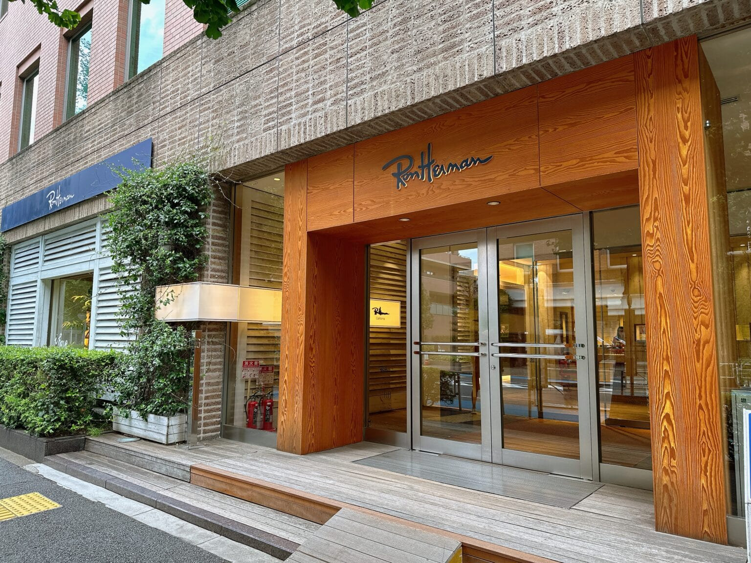 「ロンハーマンカフェ 千駄ヶ谷店」外観