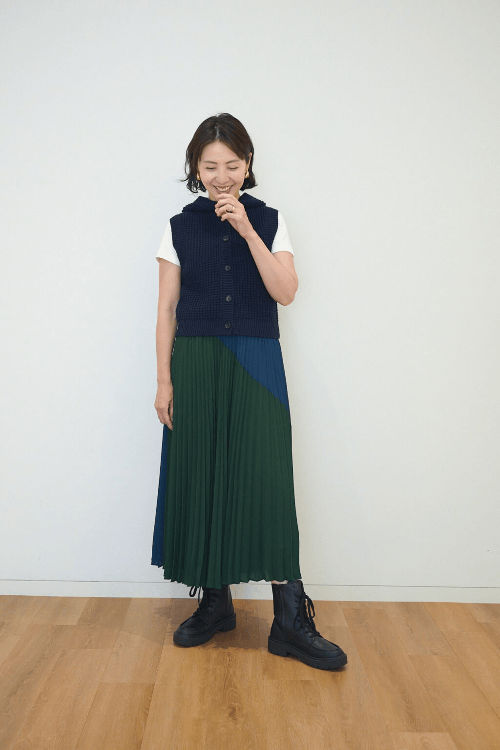 ユニクロ「プリーツロングスカート」「レースアップショートブーツ」のコーデ