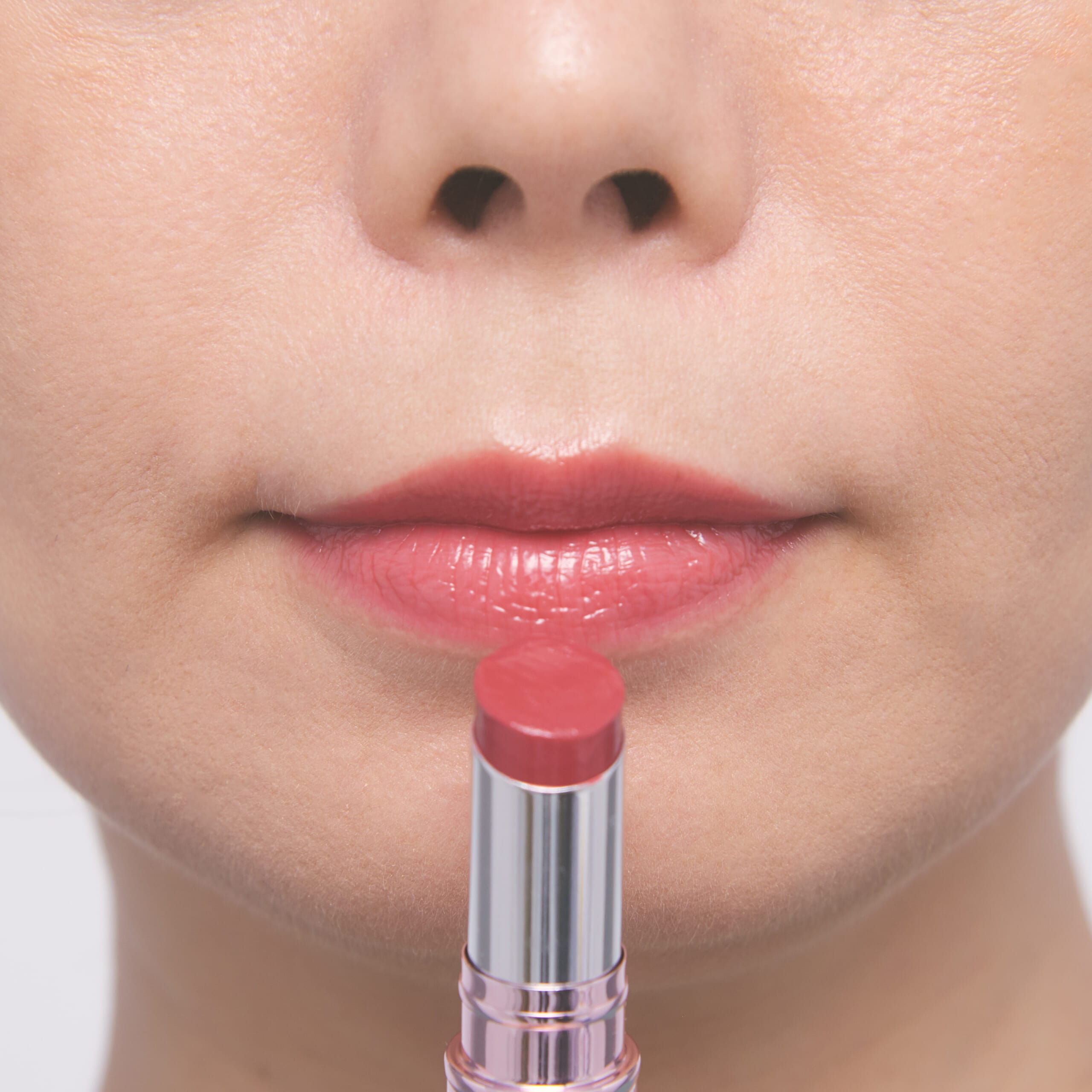 自然な血色感のローズピンク【02：ロゼフランボワーズ】