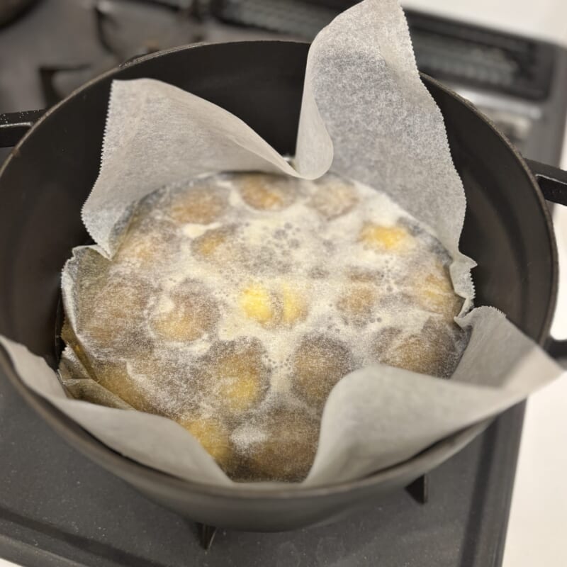 栗の甘露煮を作る様子