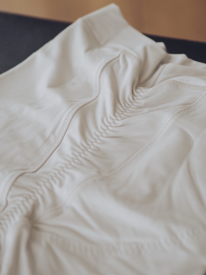 シックスパッドの骨盤底筋ケアガードルの生地のアップ