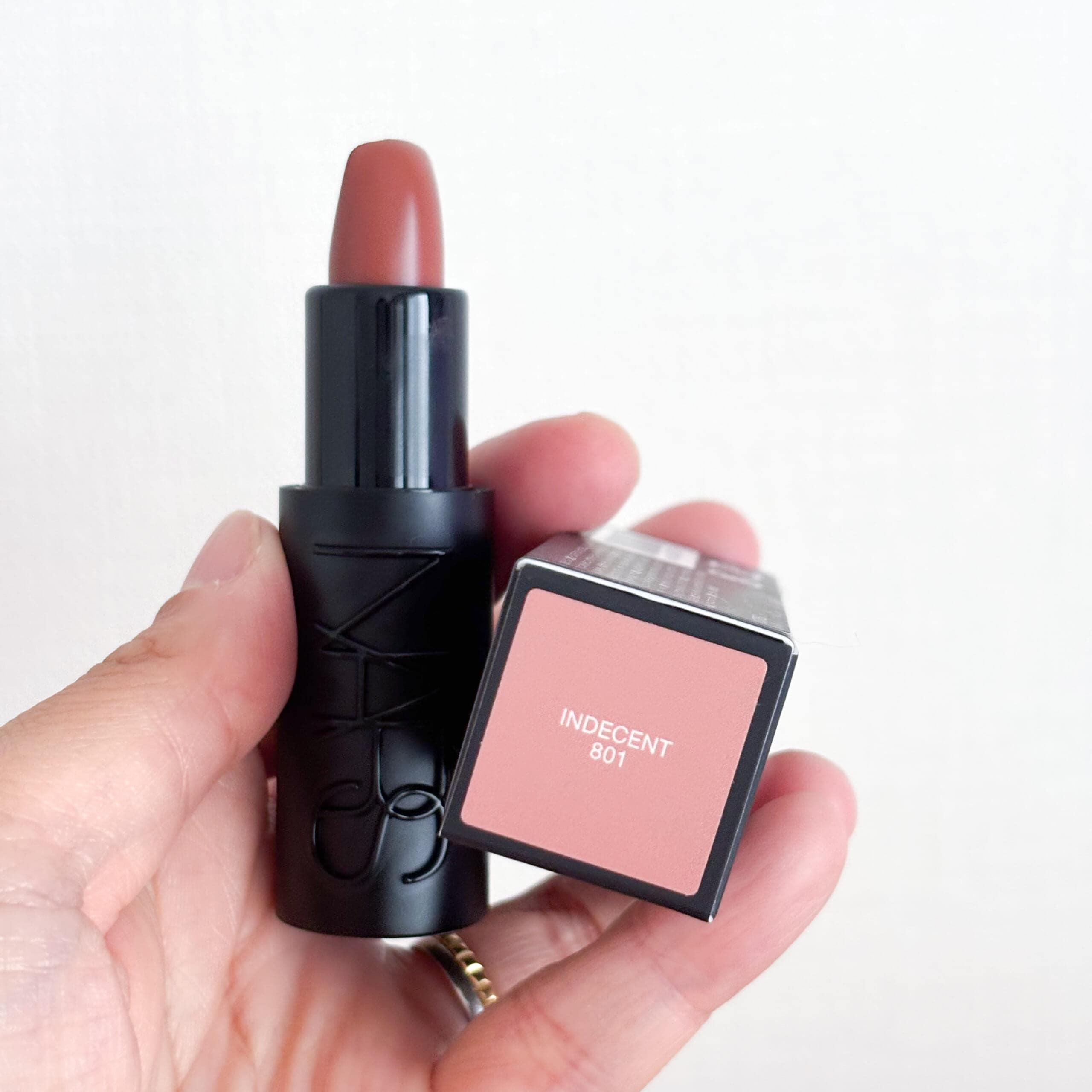 NARS 801ウォームベージュ