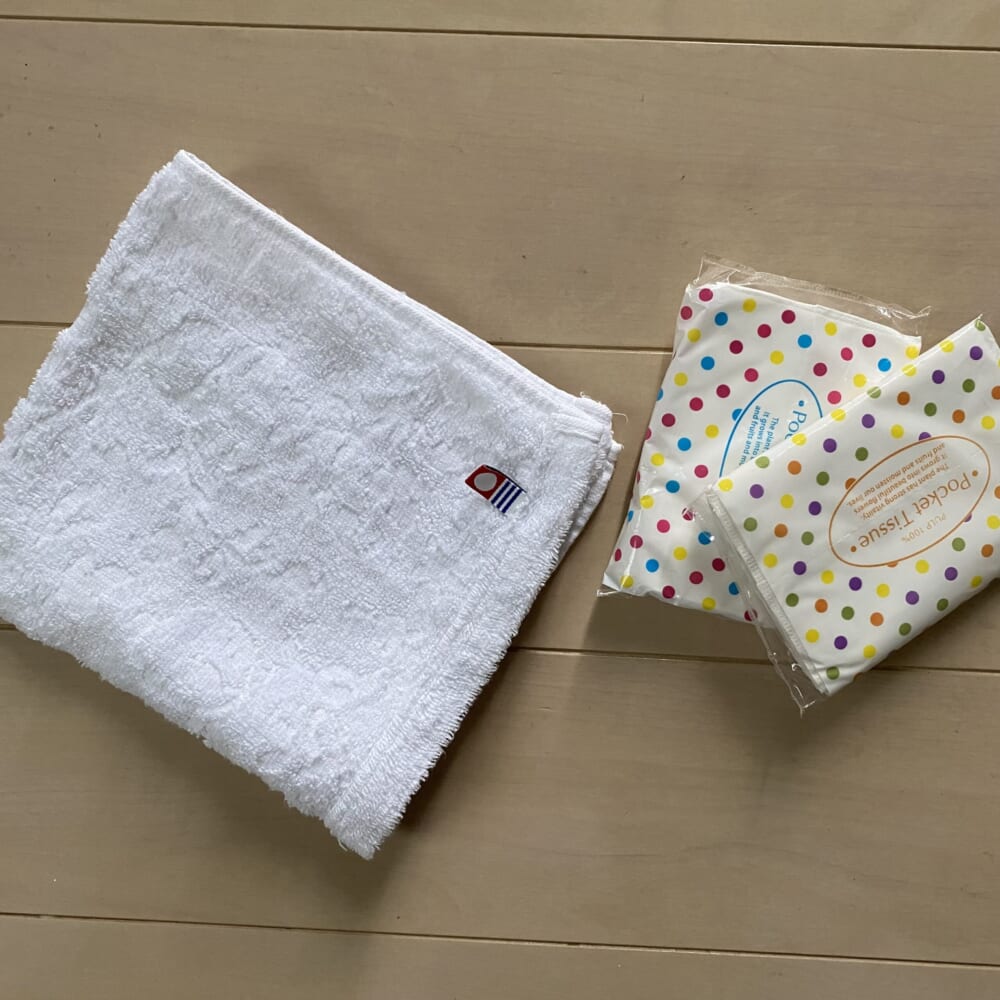 ハンカチ　ティッシュ