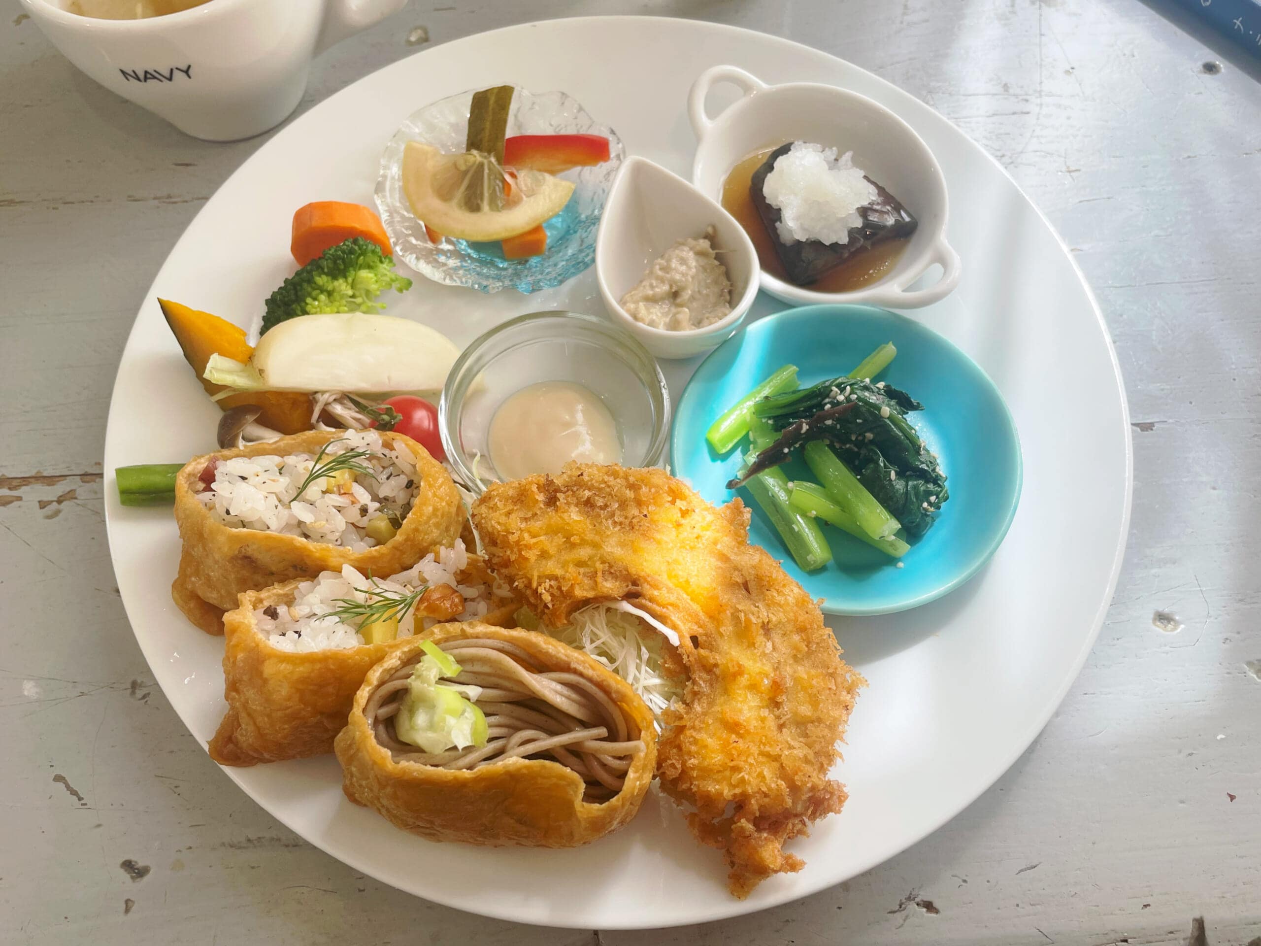 カフェネイビーの薬膳いなりプレート2025年ver.の写真【その2】