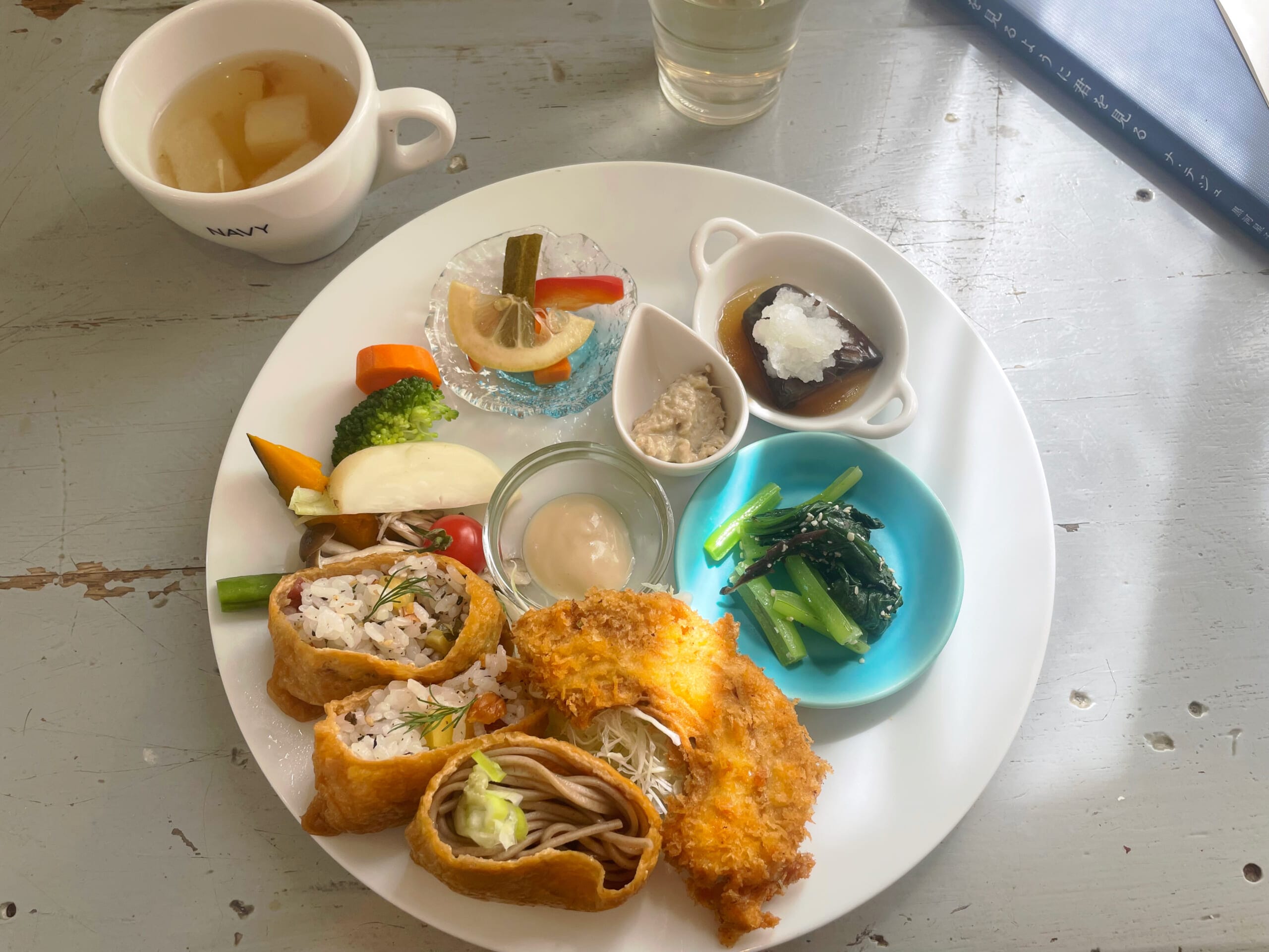 カフェネイビーの薬膳いなりプレート2025年ver.の写真【その3】