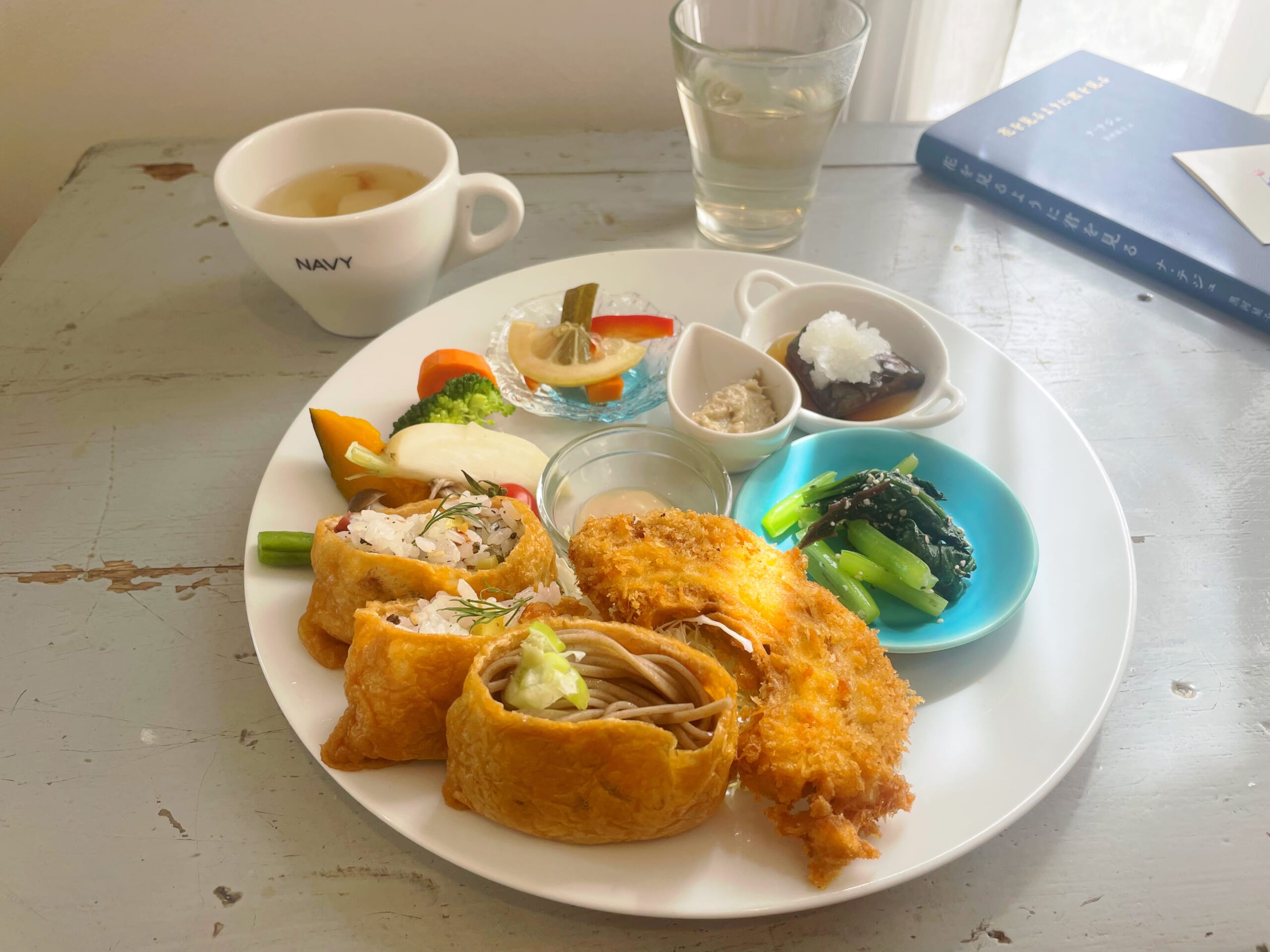 カフェネイビーの薬膳いなりプレート2025年ver.の写真【その1】