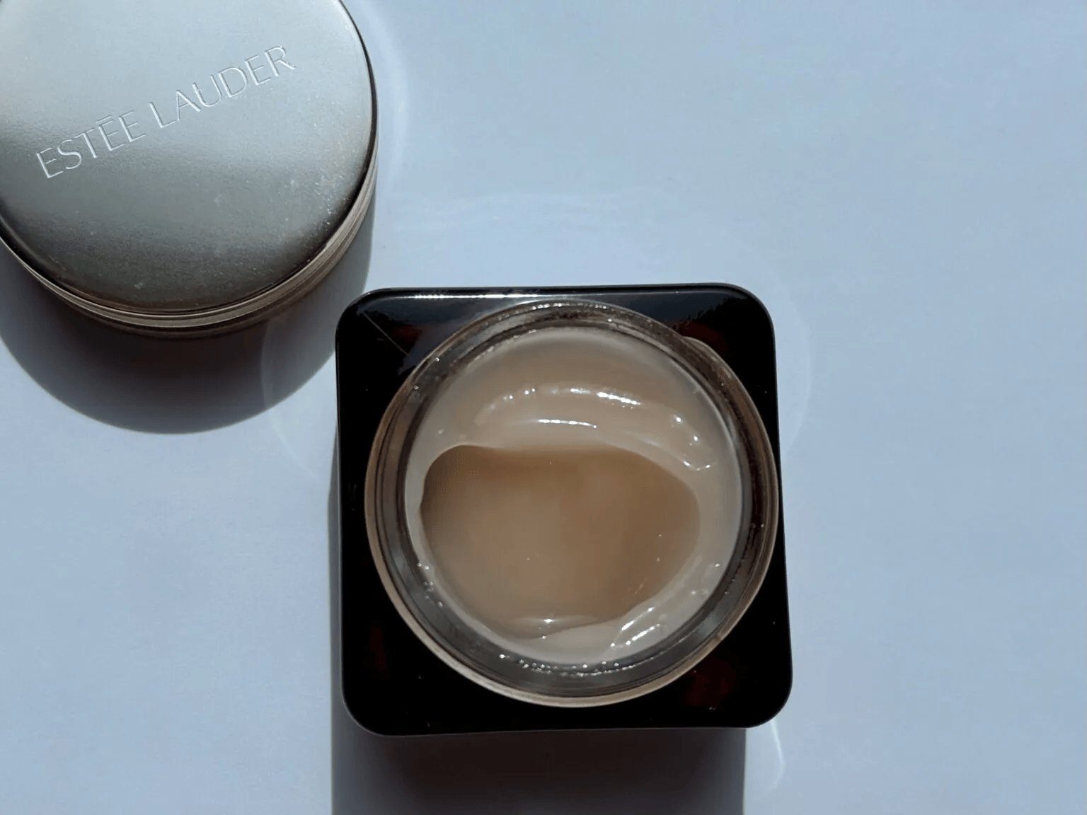 エスティローダー「アドバンス ナイト リペア アイ ジェル SMR コンプレックス」蓋を開けたところ