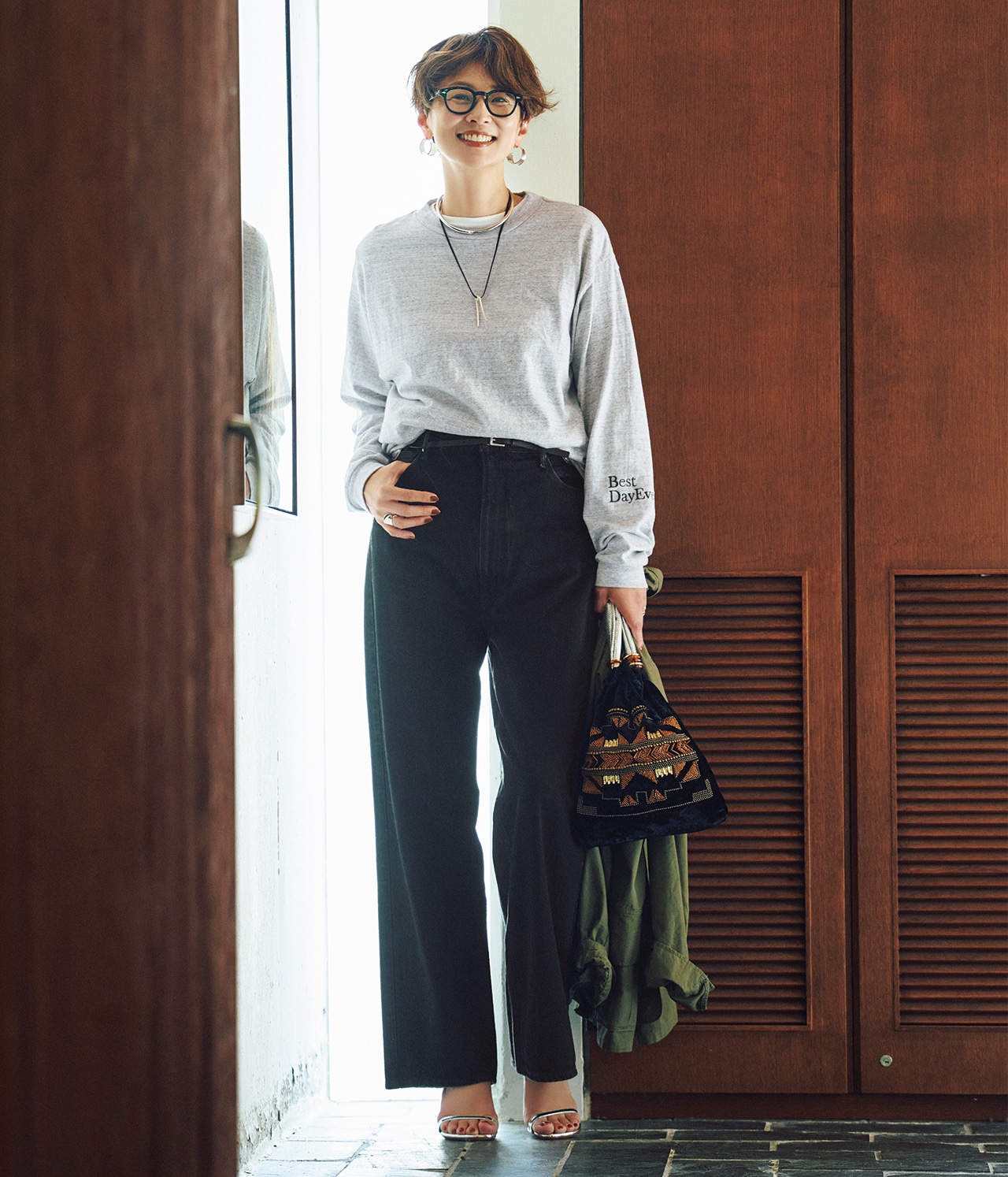 明日なに着る0926のコーデ　モデル／五明祐子