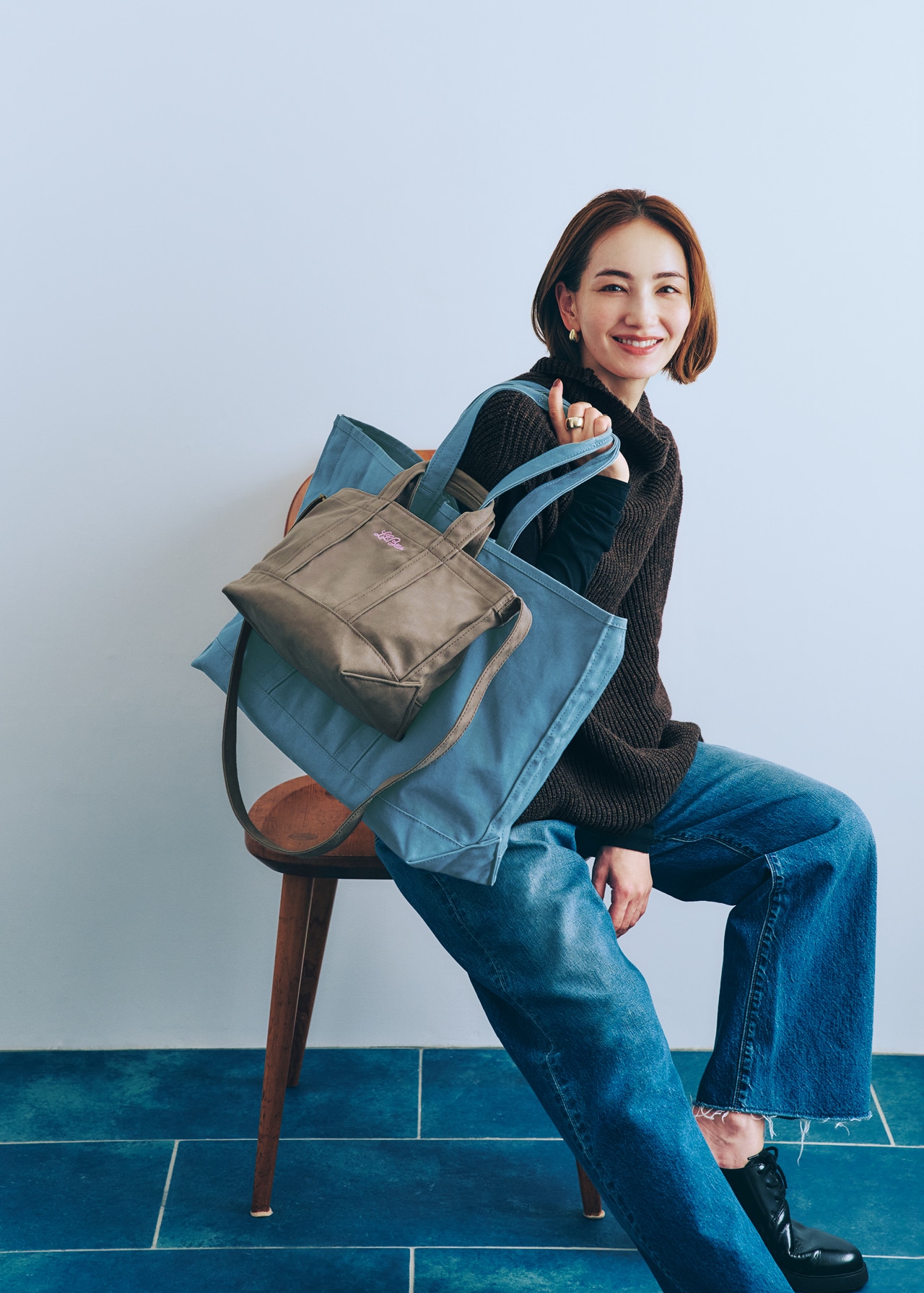 辻元 舞さんのLEE限定 L.L.Bean(エル・エル・ビーン)【洗える】【LEE別注】LEE100人隊コラボ グローサリー・ 2WAYスモールトート モカブラウンのコーデ