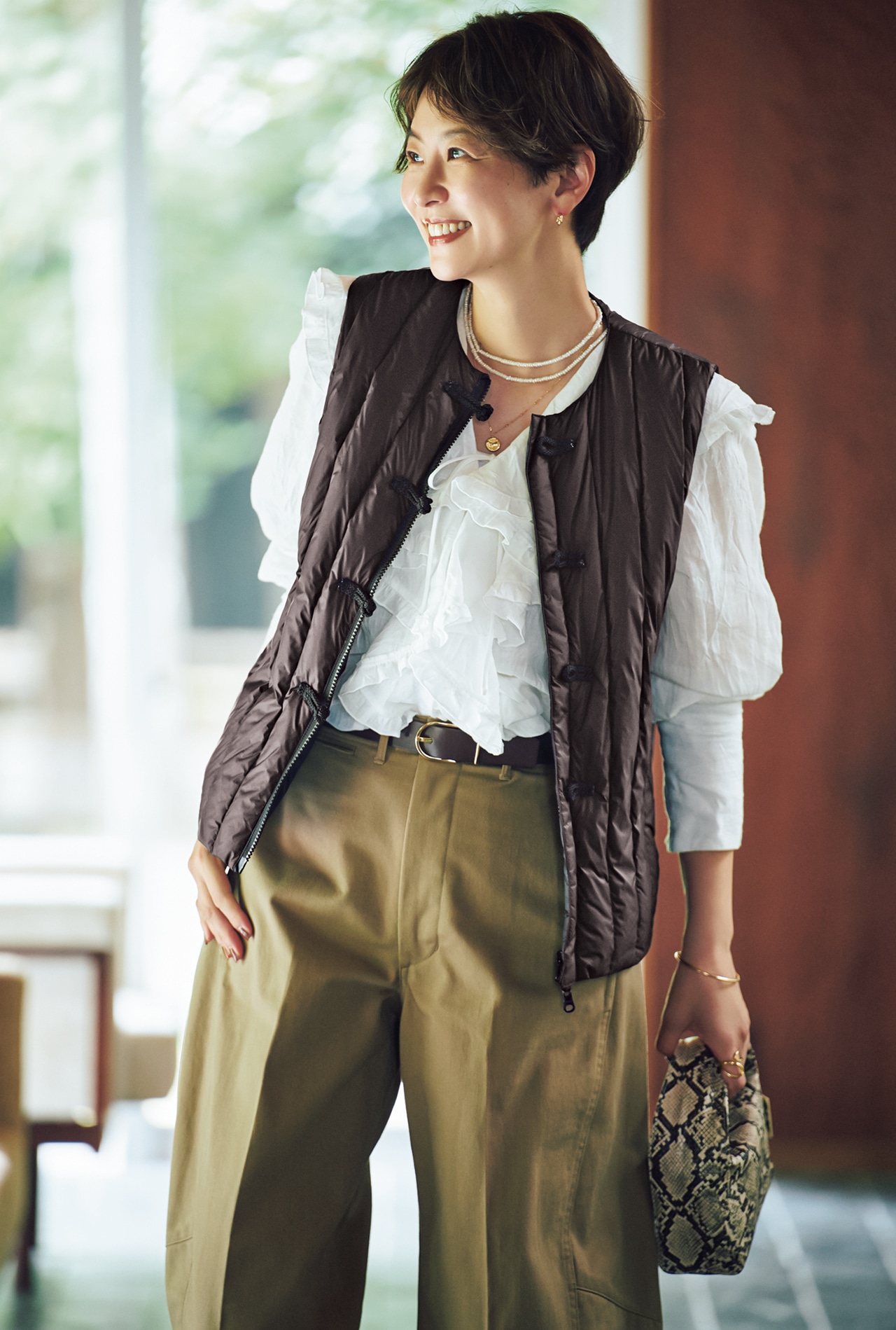 五明祐子さんのLEE DAYS限定 TAION（タイオン）【洗える】 【五明祐子さんコラボ】REVERSIBLE CHINA BUTTON INNER DOWN VESTのコーデ