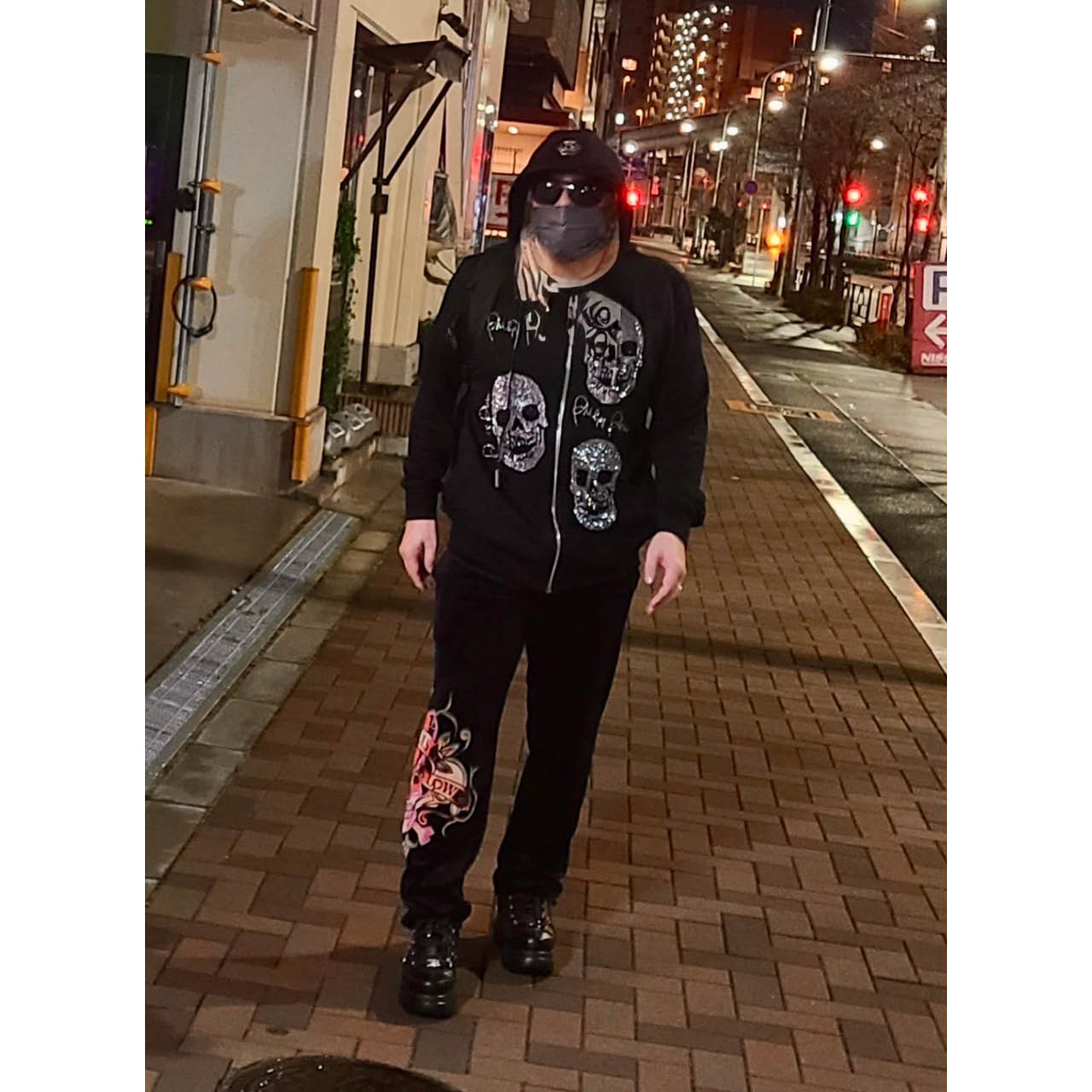 全身黒い服で歩いていて「職質されちゃった」ことも（！）