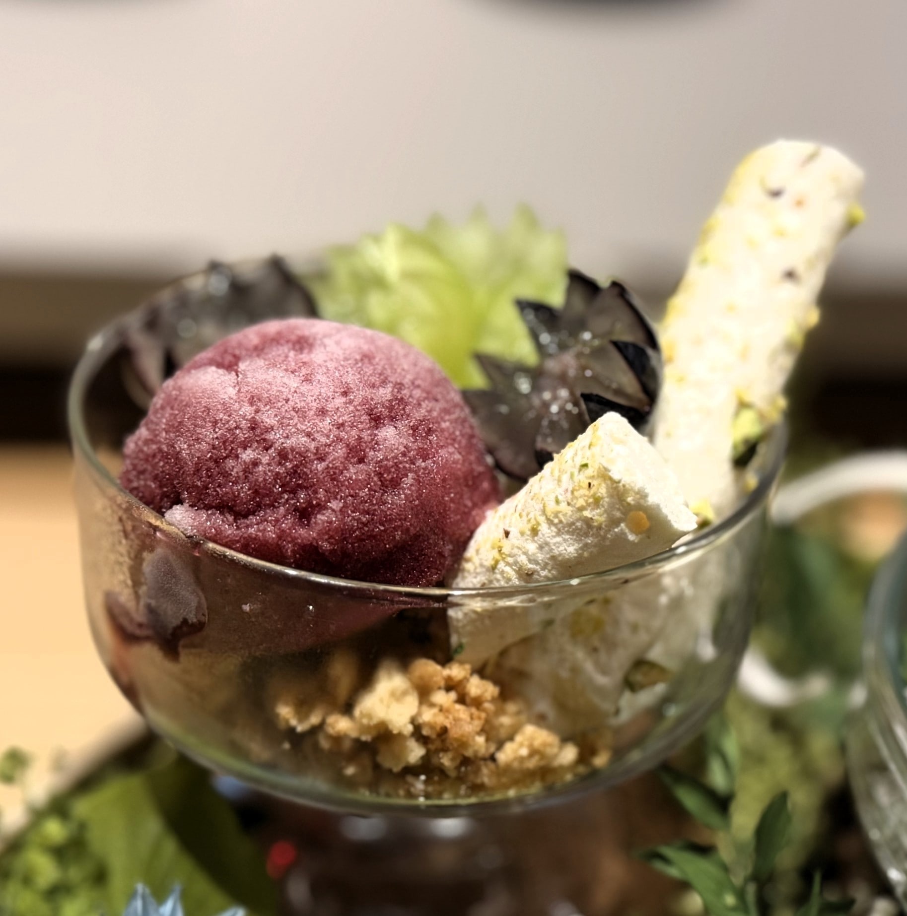 㐂楽 クレームダンジュと葡萄のソルベピスタチオメレンゲのクープ 葡萄の花畑、葡萄とピスタチオのアフタヌーンセット