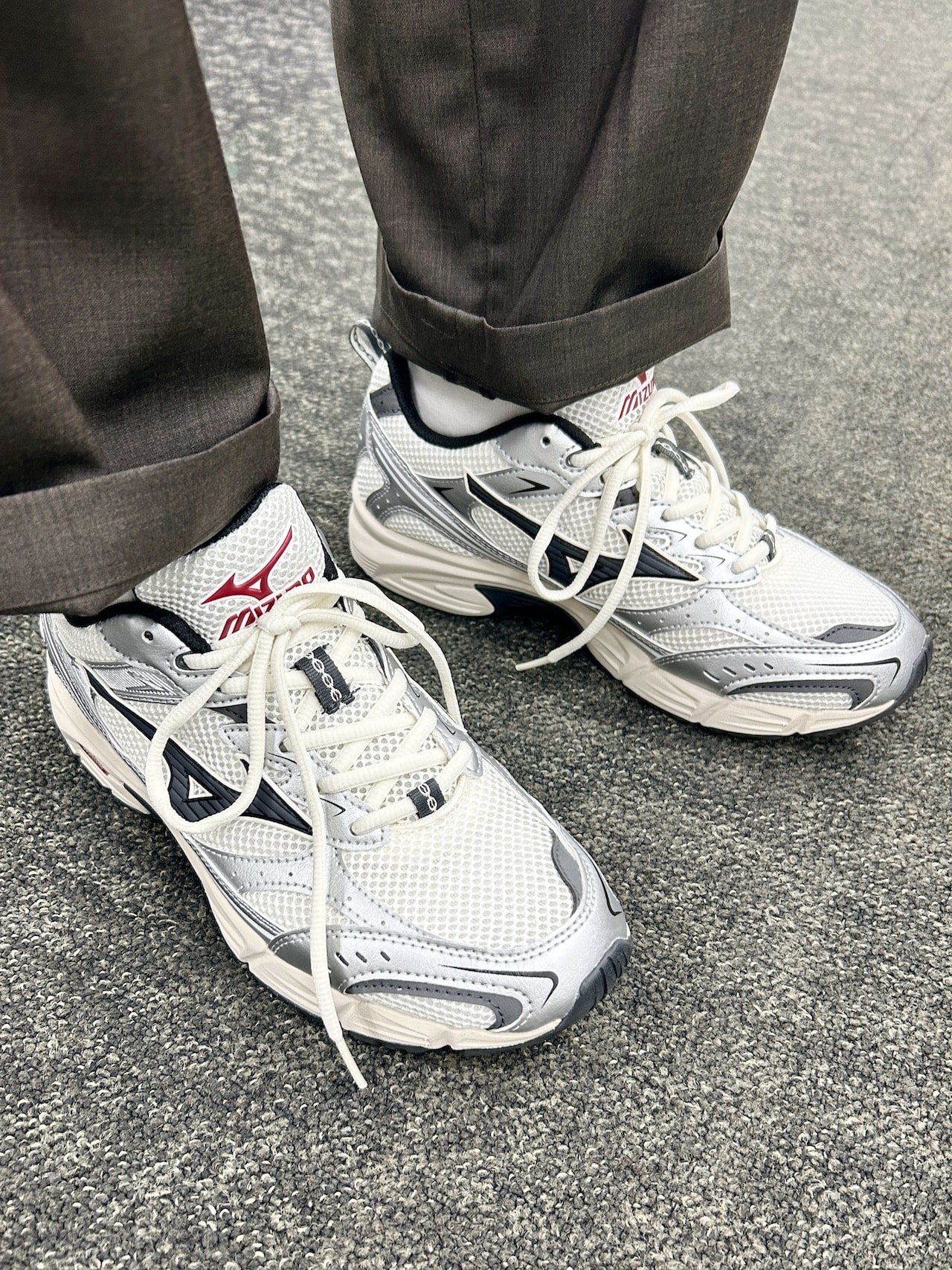 【ミズノ】「MXR」
カラー：ホワイト×ブラック×シルバー着用コーデ