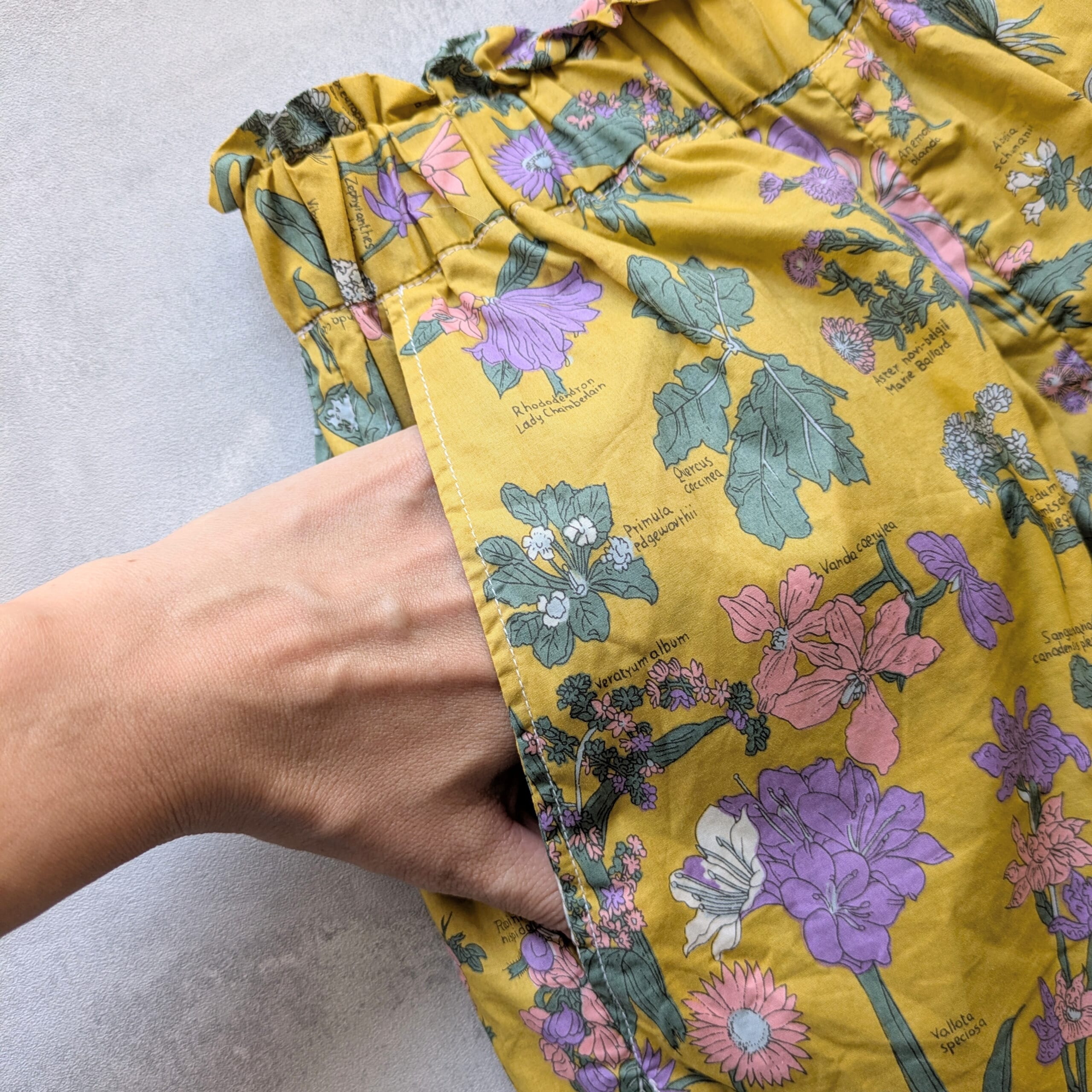 LEE100人隊が作ったチェックアンドストライプの花柄フローラルパンツのポケット部分