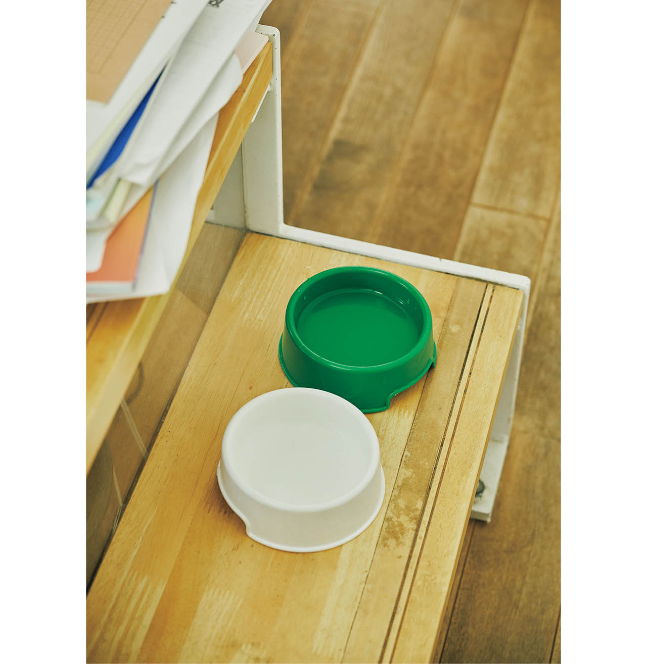 水とごはんの容器は「イケア」のルールヴィグを愛用。