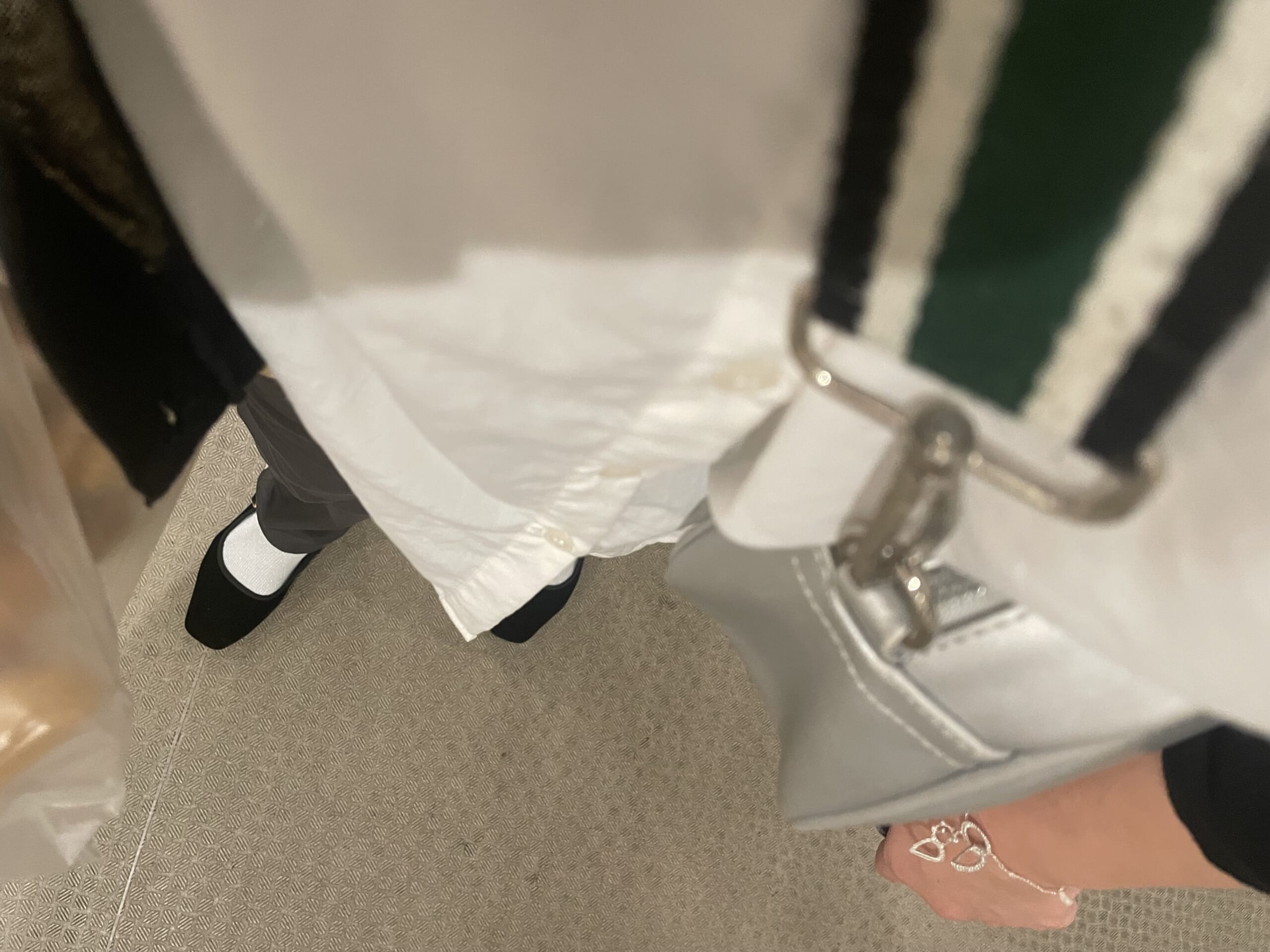 40代女性の2025年9月下旬のリアルコーデ、足元写真【その1】