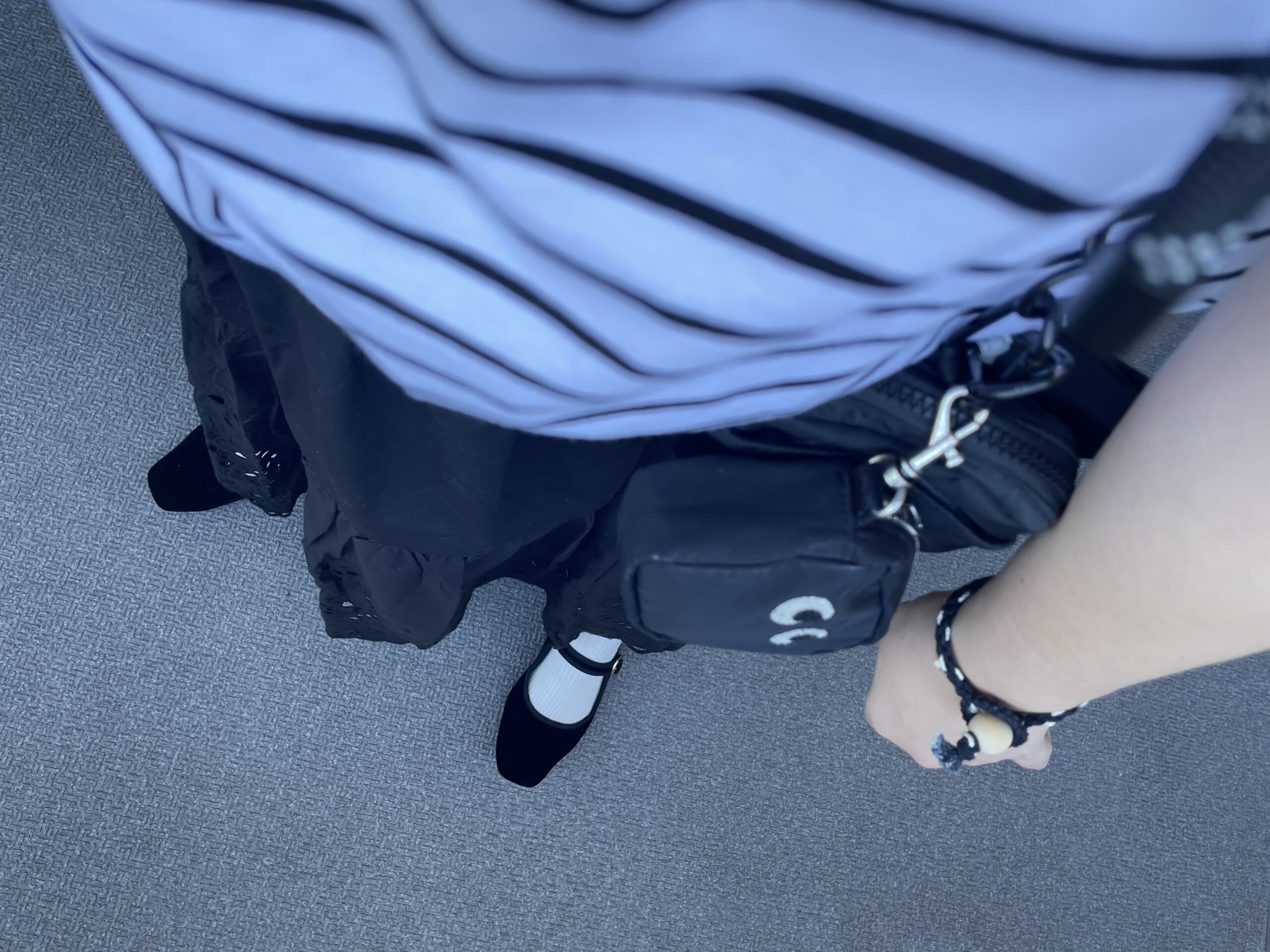 40代女性の2025年9月下旬のリアルコーデ、足元写真【その2】