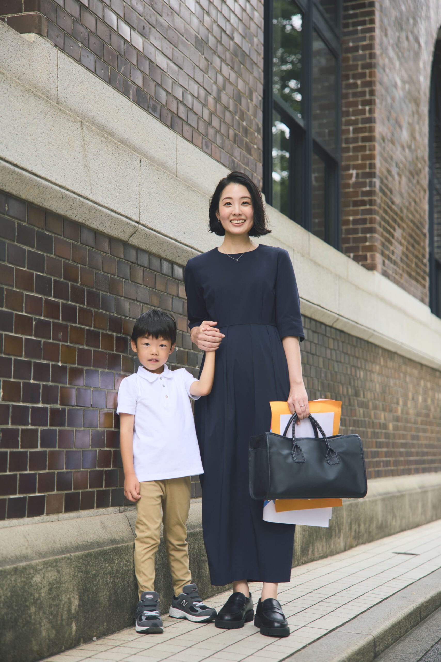 高橋夏果　ネイビーワンピース　きれいめワンピース　