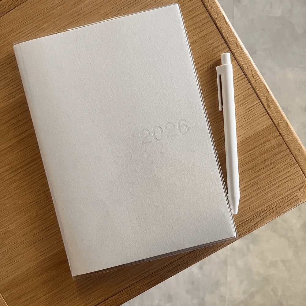 無印良品「月曜始まりバーチカルスケジュール帳・2025年12月始まり」表紙