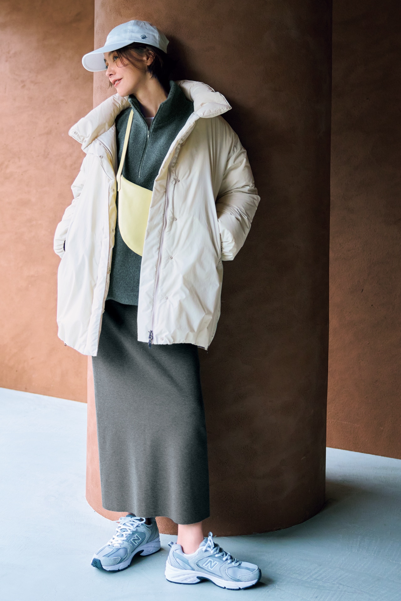 浅見れいなさんのLEE限定 12closet（トゥエルブクローゼット）【洗える】【福田麻琴さんコラボ】ミラノリブIラインスカート、LEE限定 12closet（トゥエルブクローゼット）【洗える】【福田麻琴さんコラボ】ハーフジップボアトップス、LEE限定 12closet（トゥエルブクローゼット）【洗える】【福田麻琴さんコラボ】クルーネックシアーカットソー、LEEマルシェ初 LEE限定 NANGA（ナンガ）【洗える】【福田麻琴さんコラボ】【LEE別注】ミドル丈すっきりダウンコートとLEEマルシェ初 Bucket Baggage（バゲットバゲージ）【福田麻琴さんセレクト】Orange Piece Lのコーデ