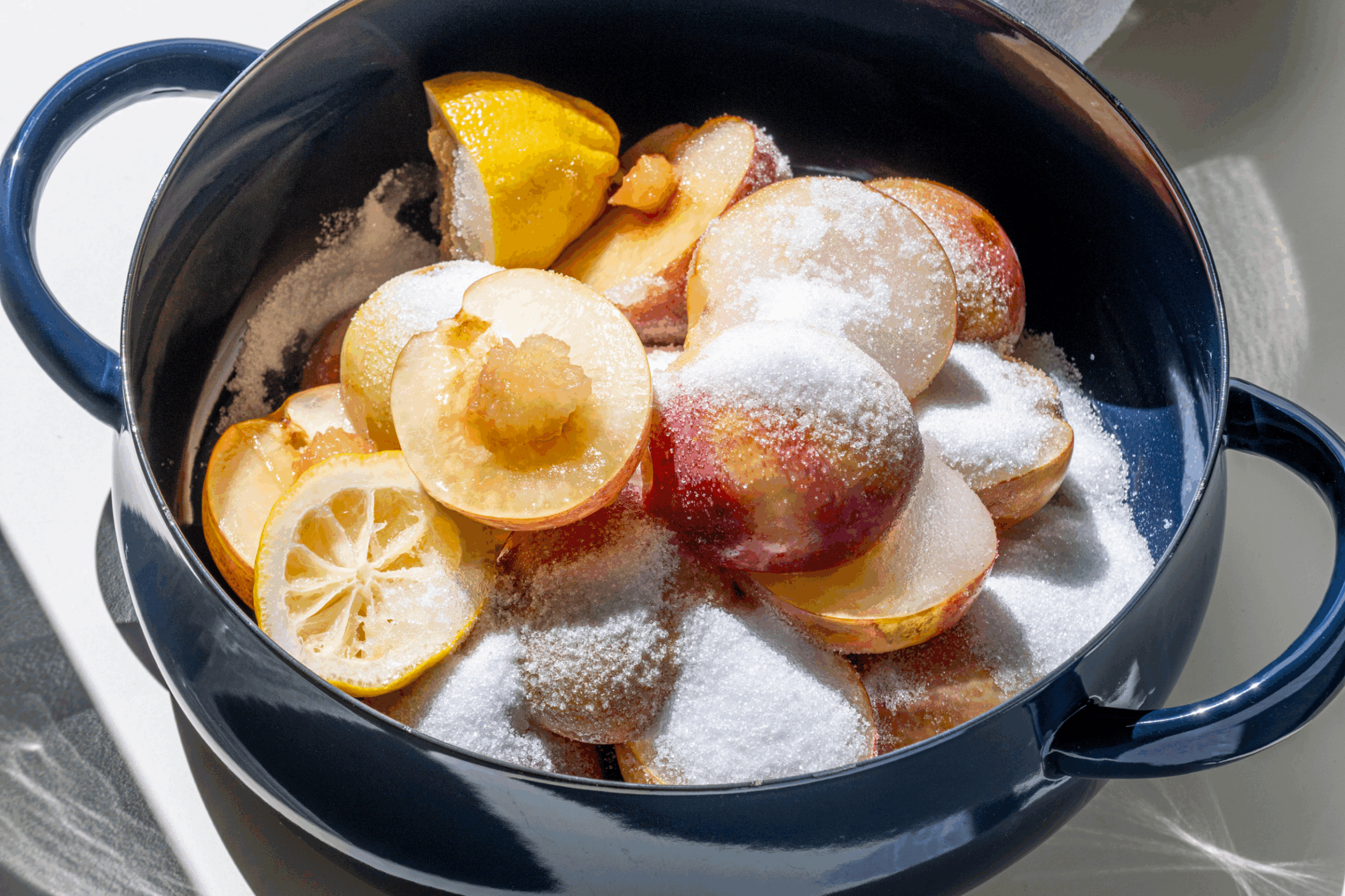 「野田琺瑯製 両手琺瑯鍋」コンポート作りイメージ