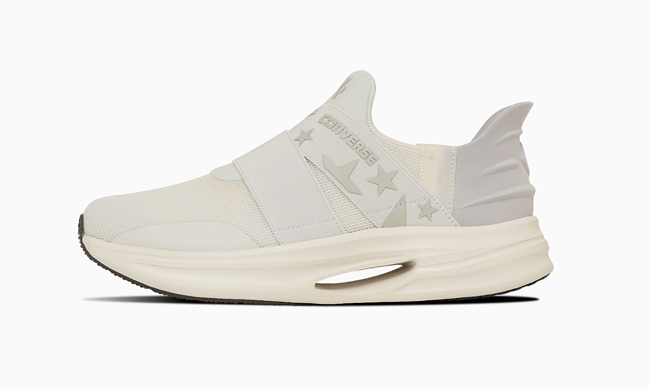 CAVESTAR SLIT SLIDE XG (グレージュ)￥9790／コンバースインフォメーションセンター(コンバース)