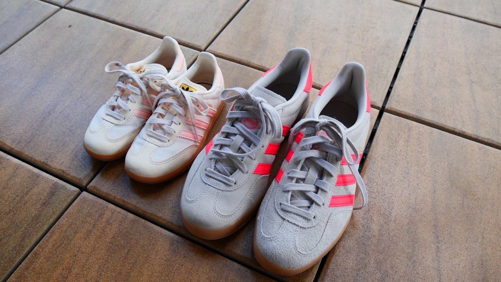 スタイリスト高橋美帆さんの親子でおそろいで履いているアディダスのスニーカー　母の愛用モデルは「ガゼル」、娘は「サンバ」