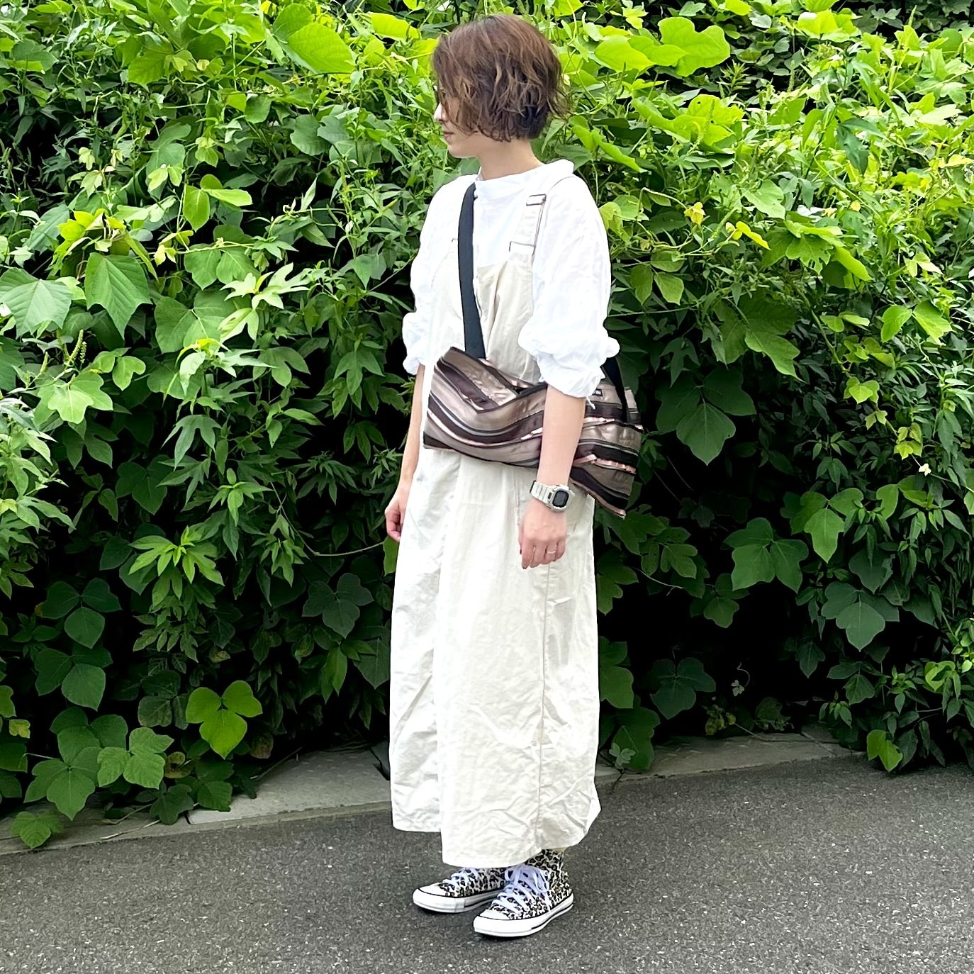 コーデ　服　スニーカー