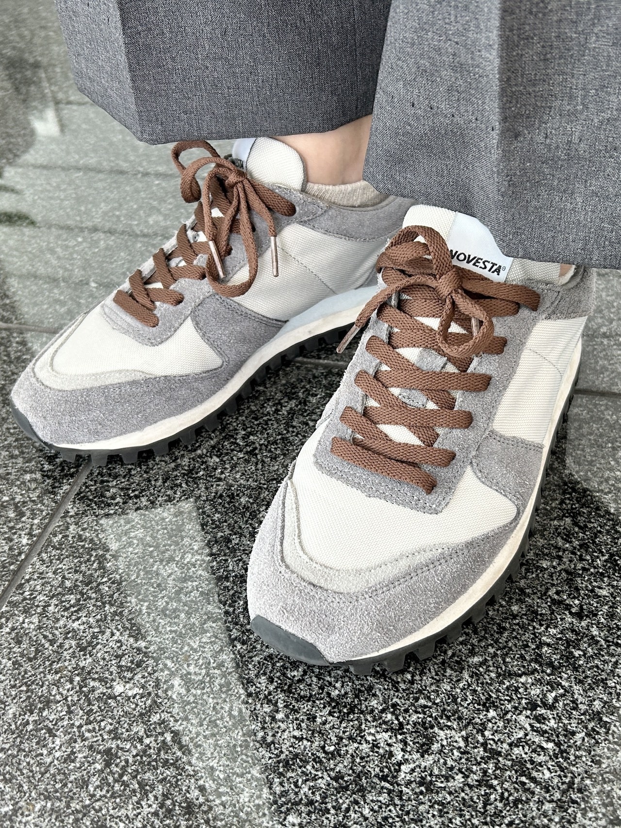 ノヴェスタ　MARATHON TRAIL ALL GREY着用コーデ